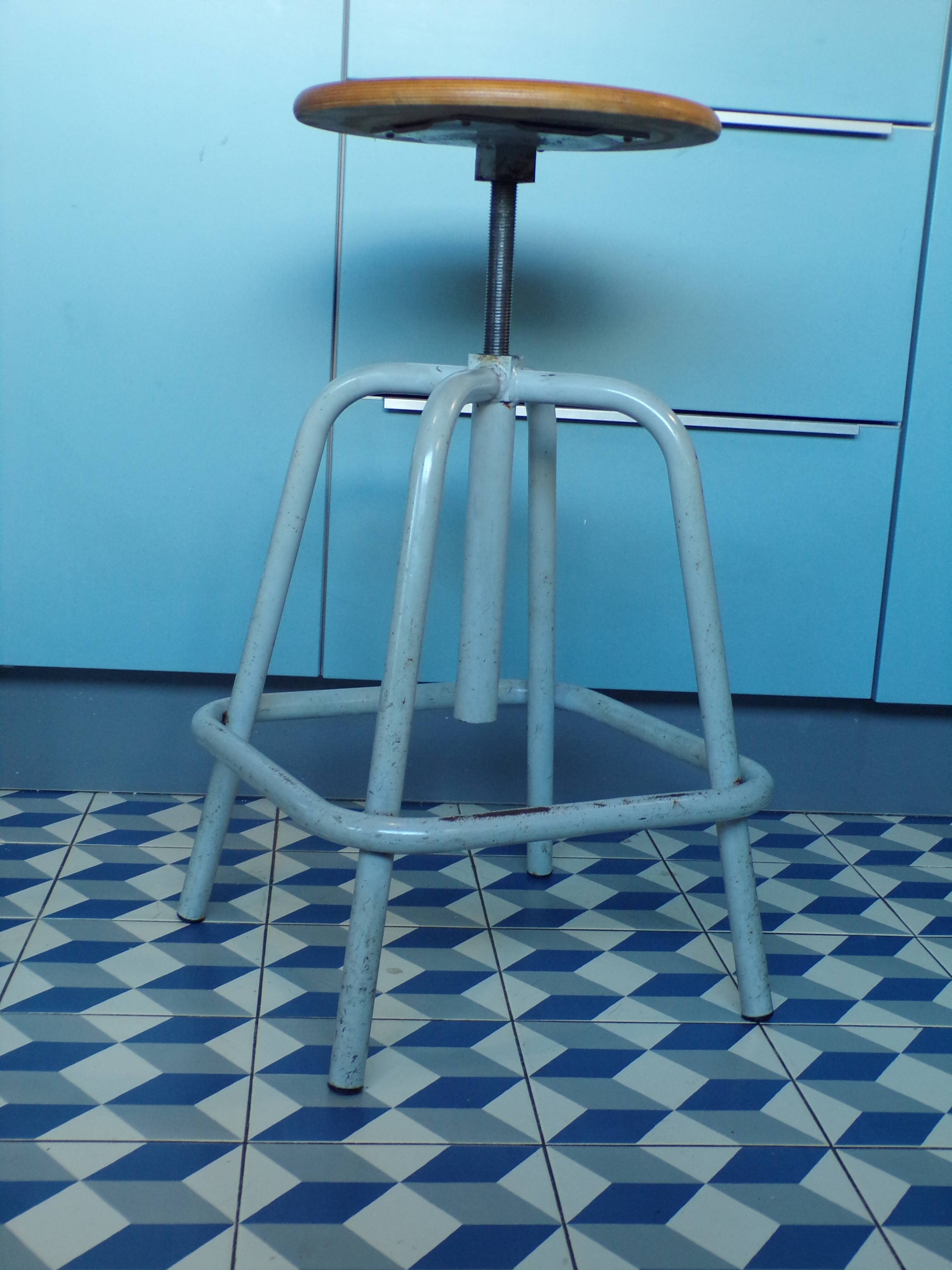 Unic screw workshop stool
