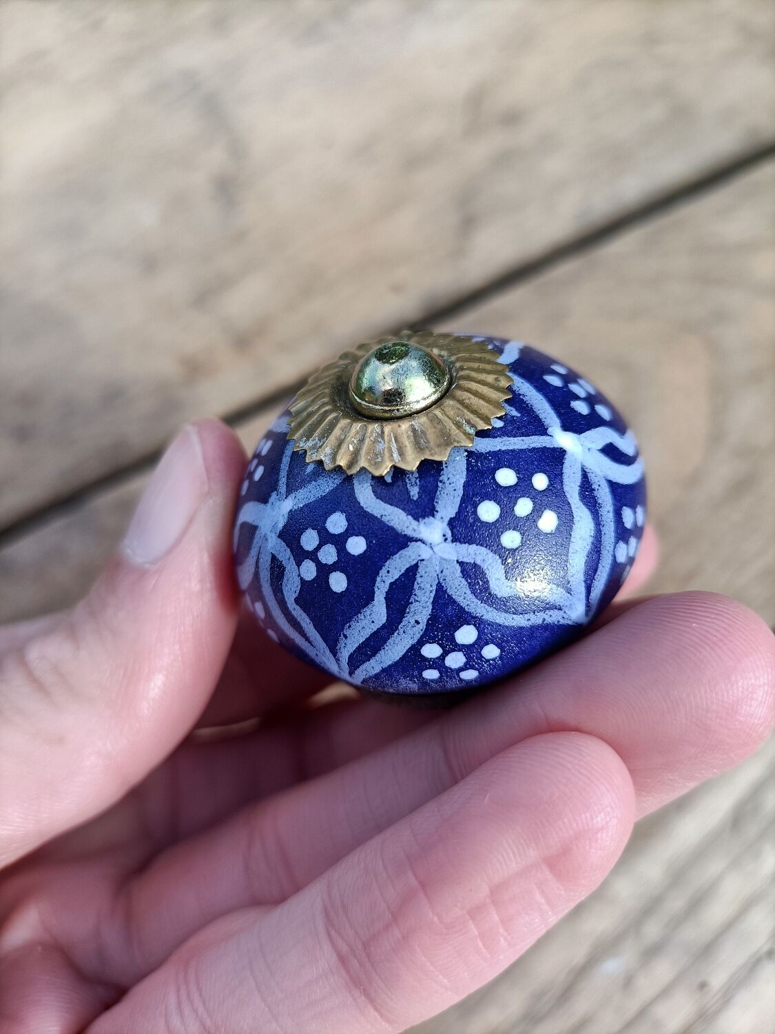 Genuine stoneware door knobs