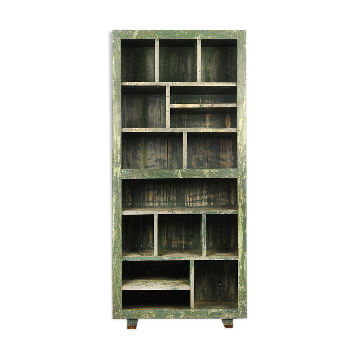 Wooden workshop furniture with 15 lockers