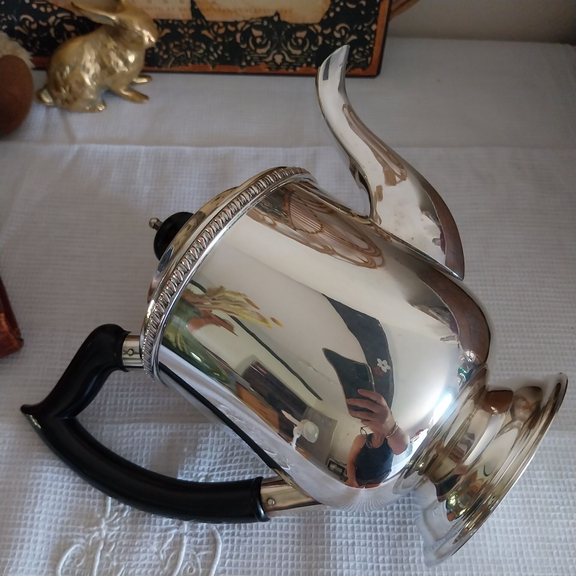 Old English coffee pot in silver-plated metal and Bakelite.