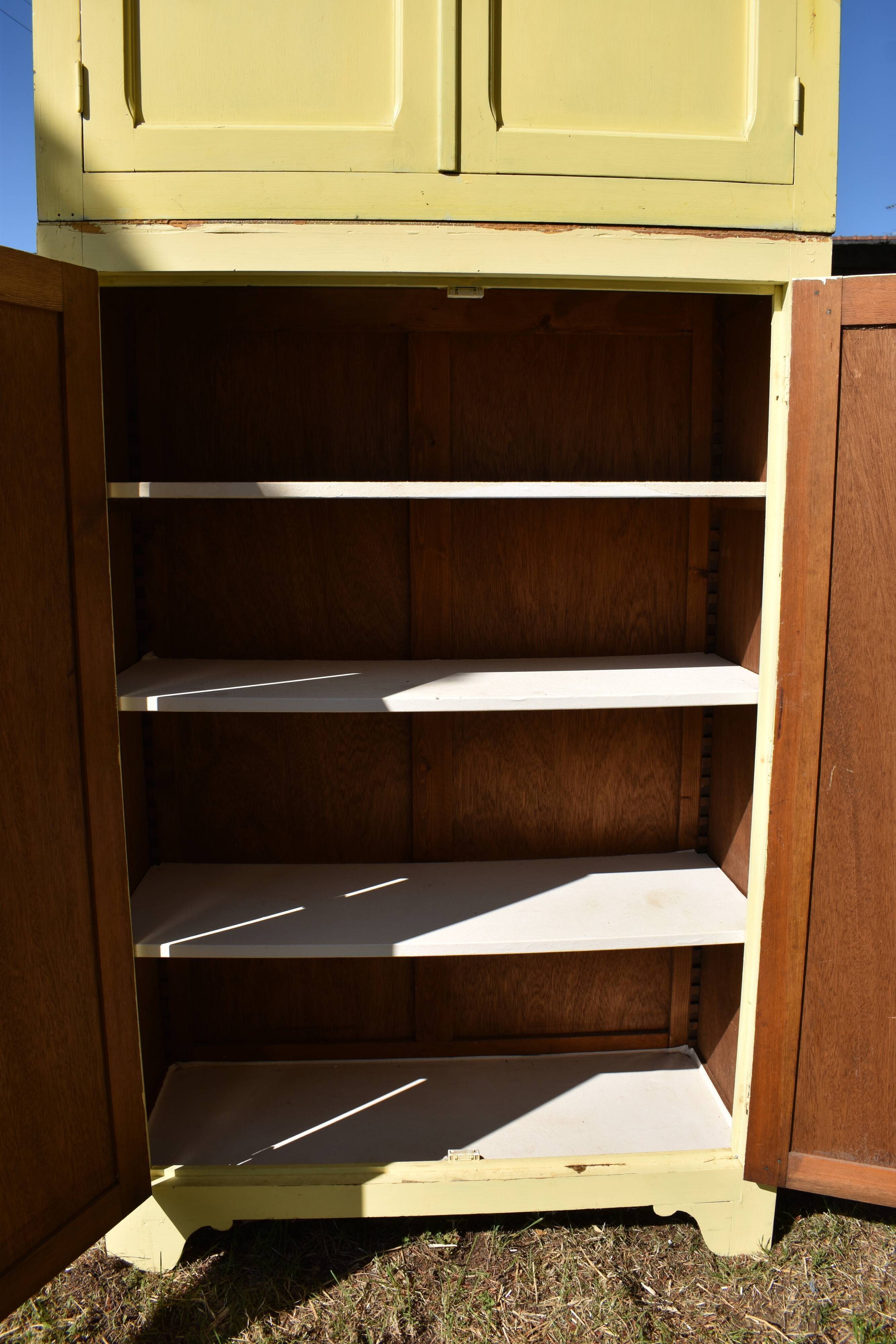 Armoire ancienne buffet jaune vintage parisien