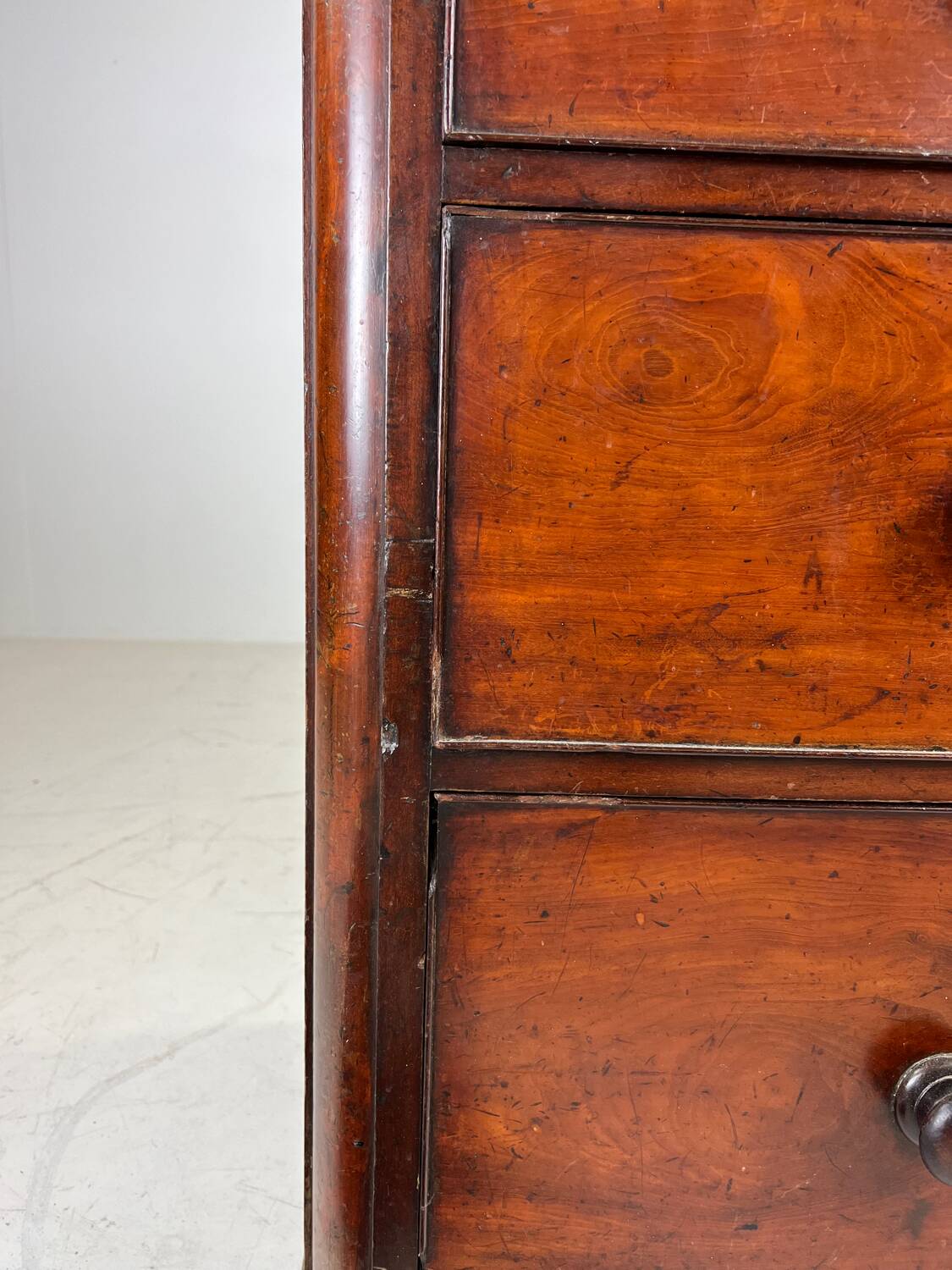 English Chest of drawers