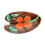 Empty ceramic pocket with flower