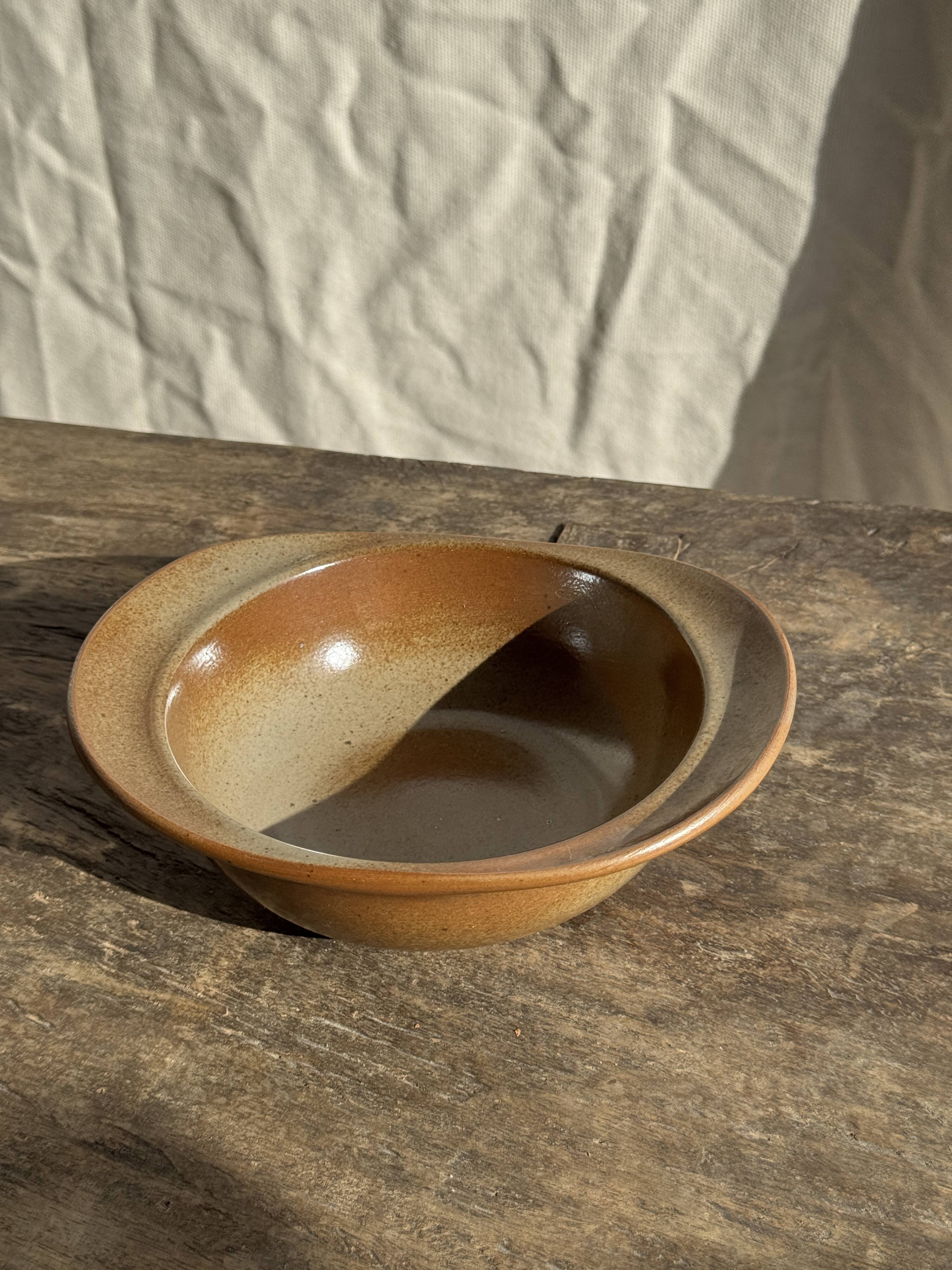 Small stoneware bowl with two wide, flat handles D:15-18.5