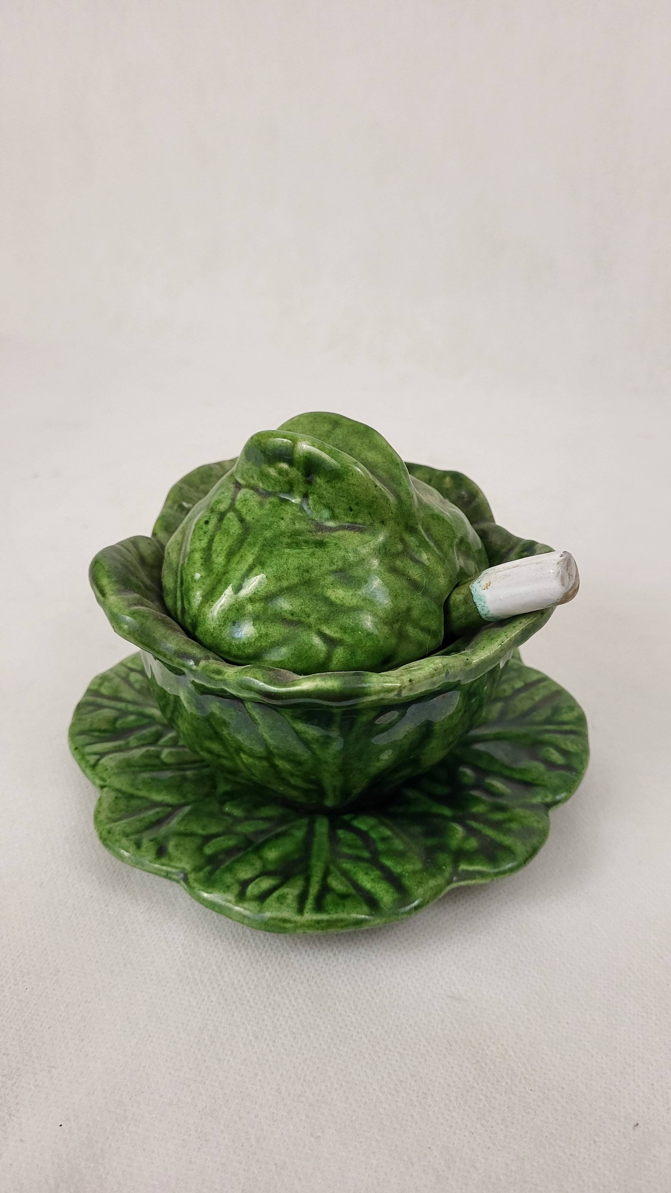 Gravy boat in slipware