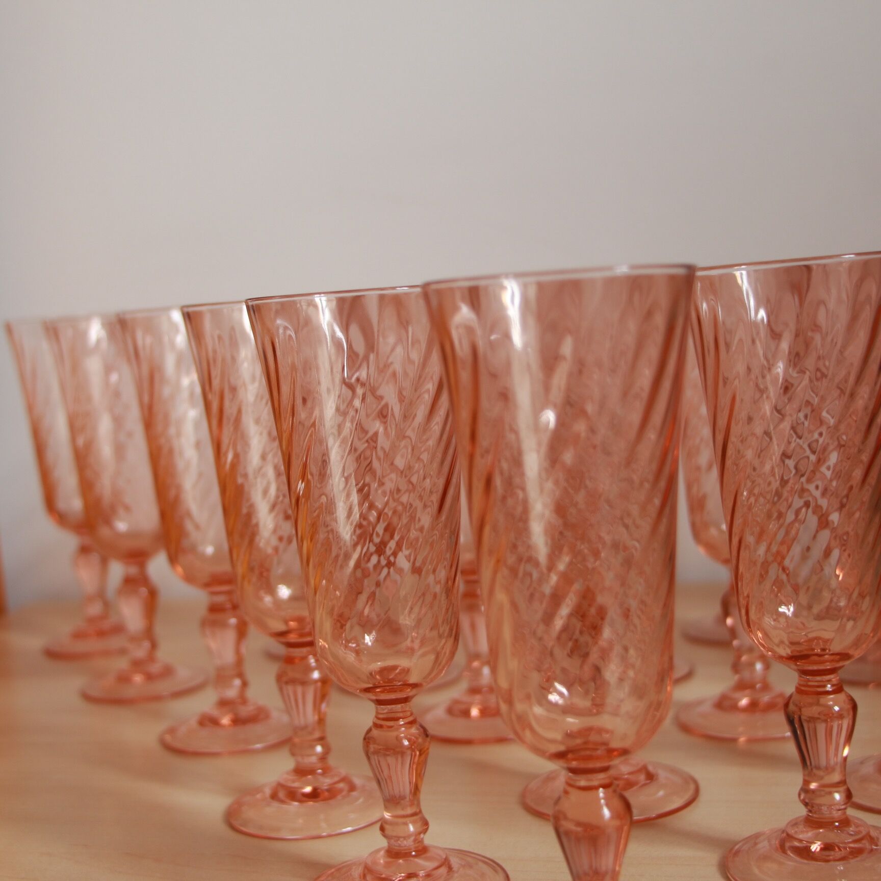 20 pink glass champagne flutes
