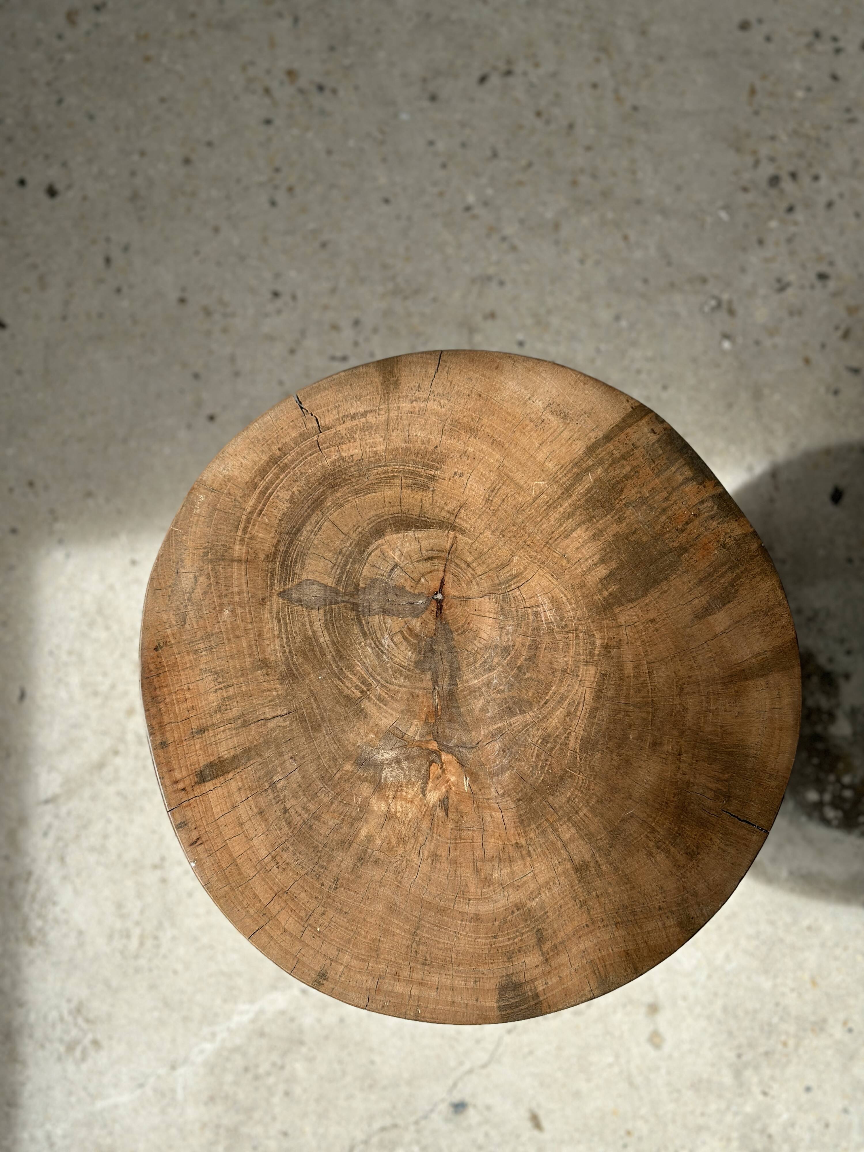 Solid wood side table (monoxyl) organic shape natural color