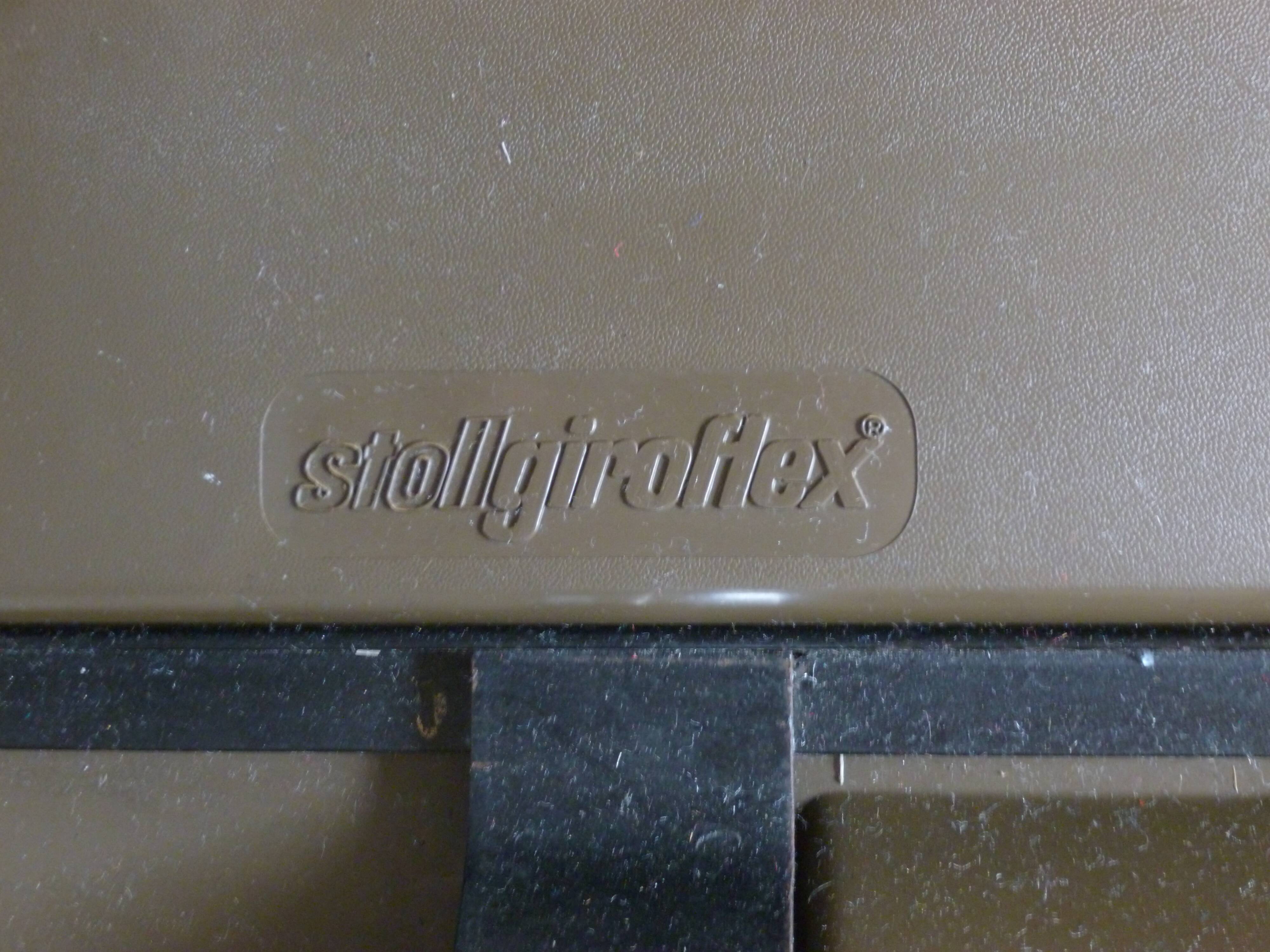 Paire de chaises pivotantes "Giroflex", design martin Stoll, 1975, modèle 7105