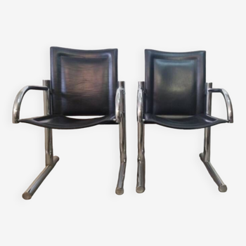 Paire de fauteuils Aaren