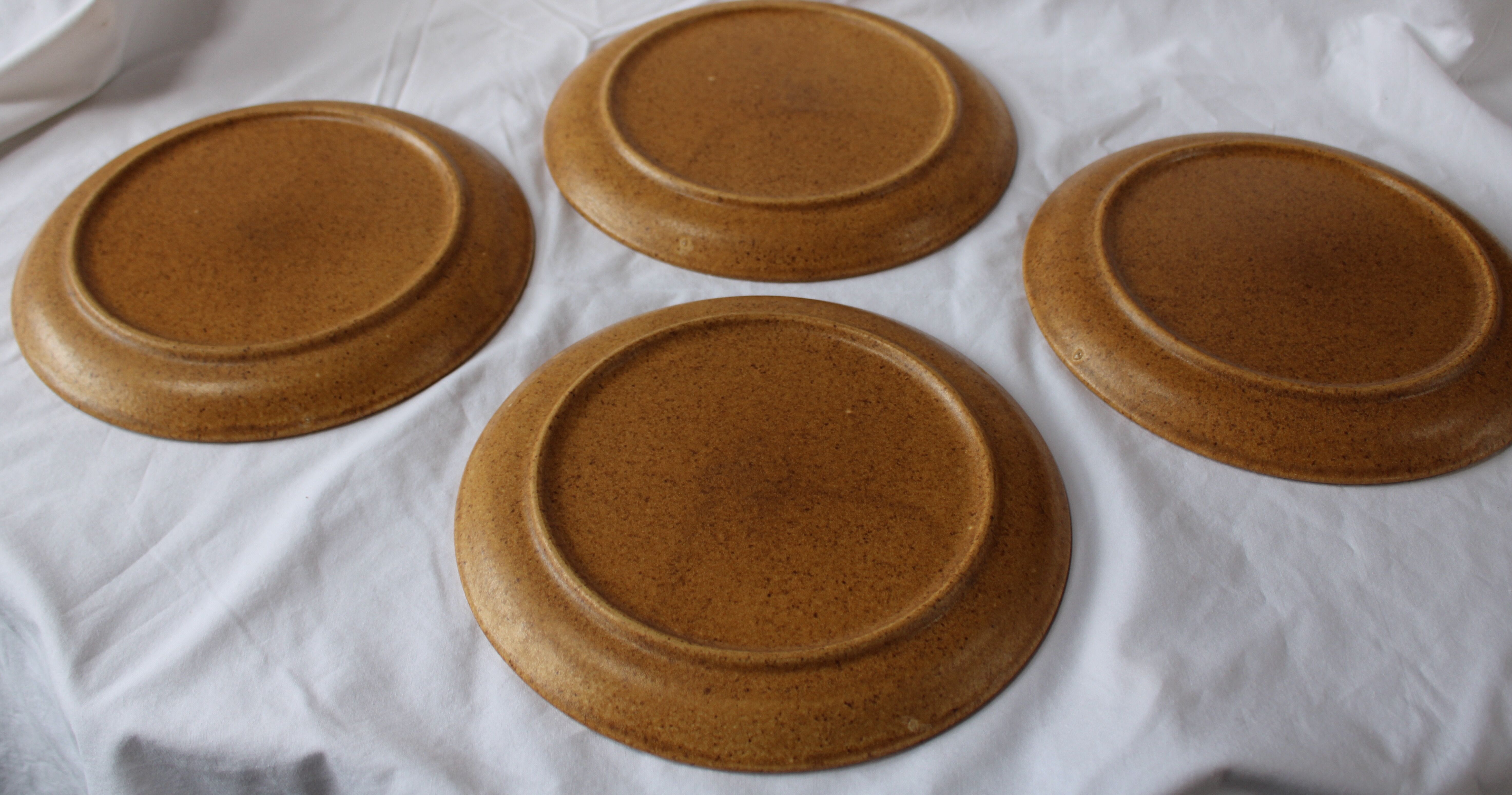 Ensemble de 4 grandes assiettes plates en grès vintage