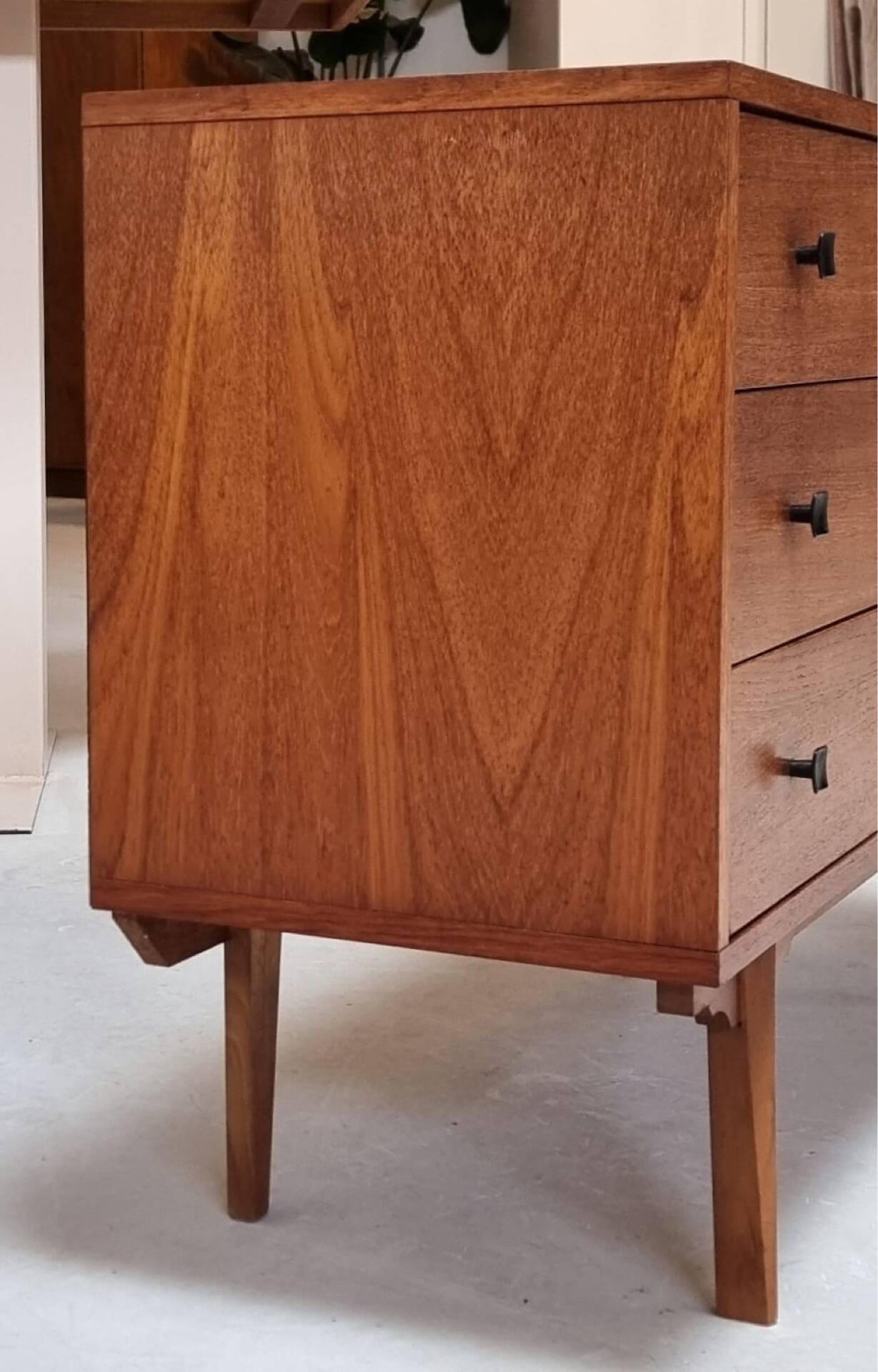Mid-century drawer cabinet