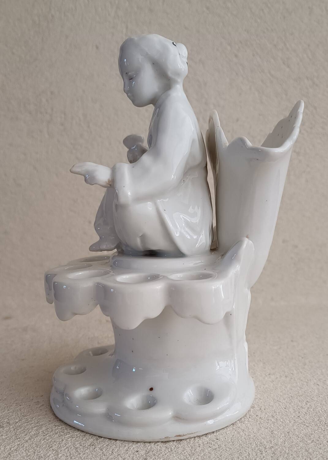 Porcelain pipe holder vase