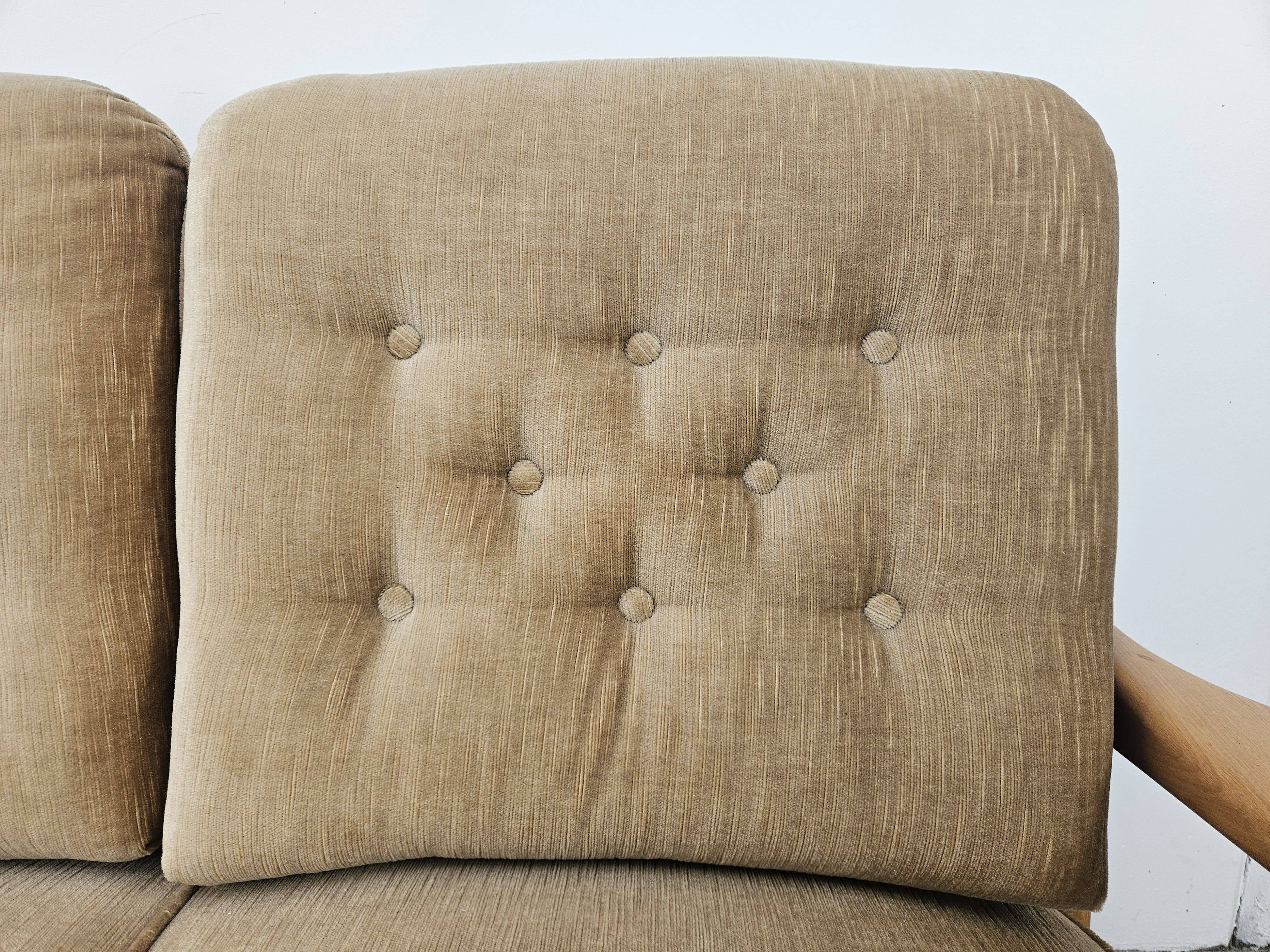 Canapé deux places années 70 en hêtre