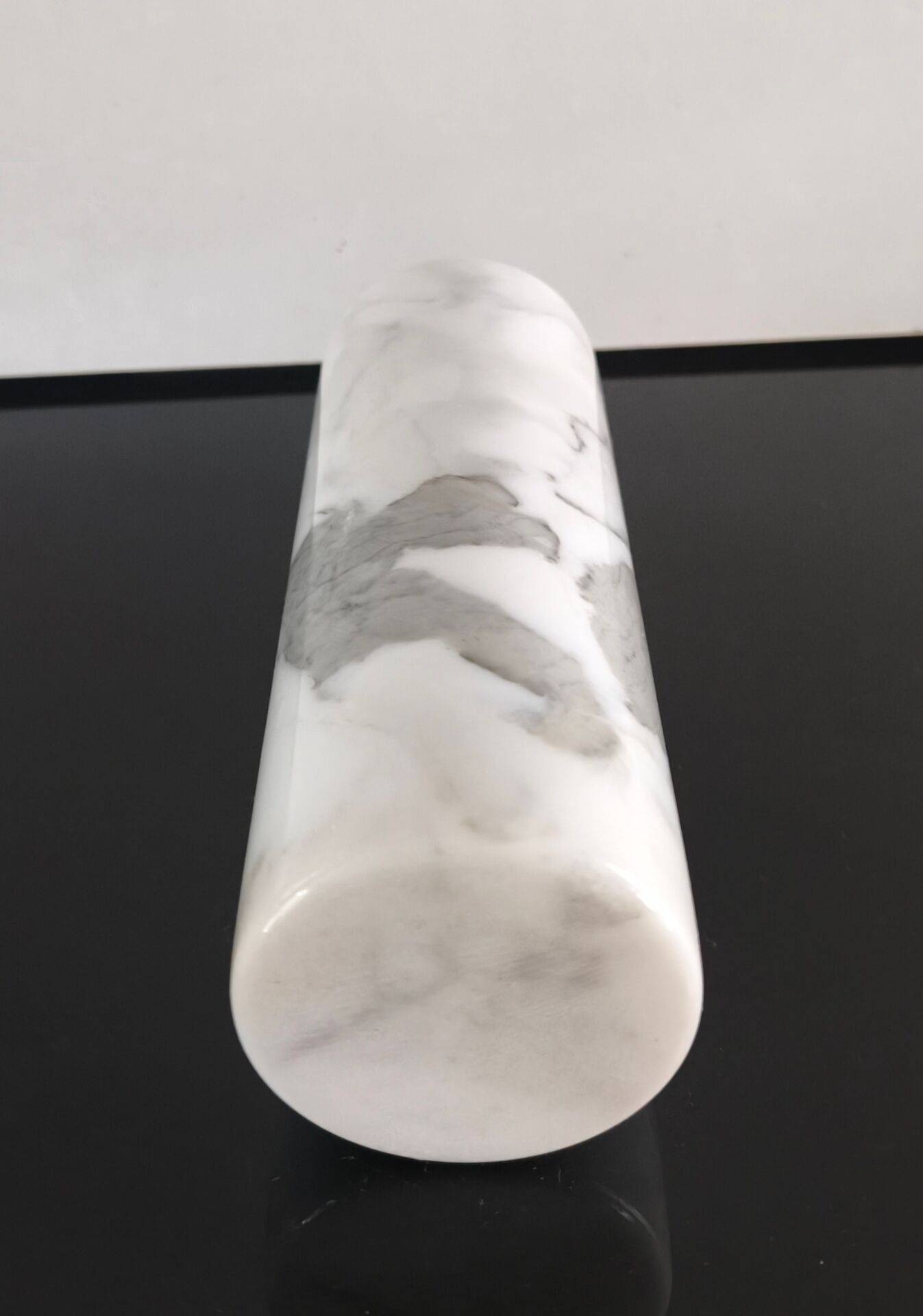 Vase en marbre blanc