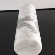 Vase en marbre blanc