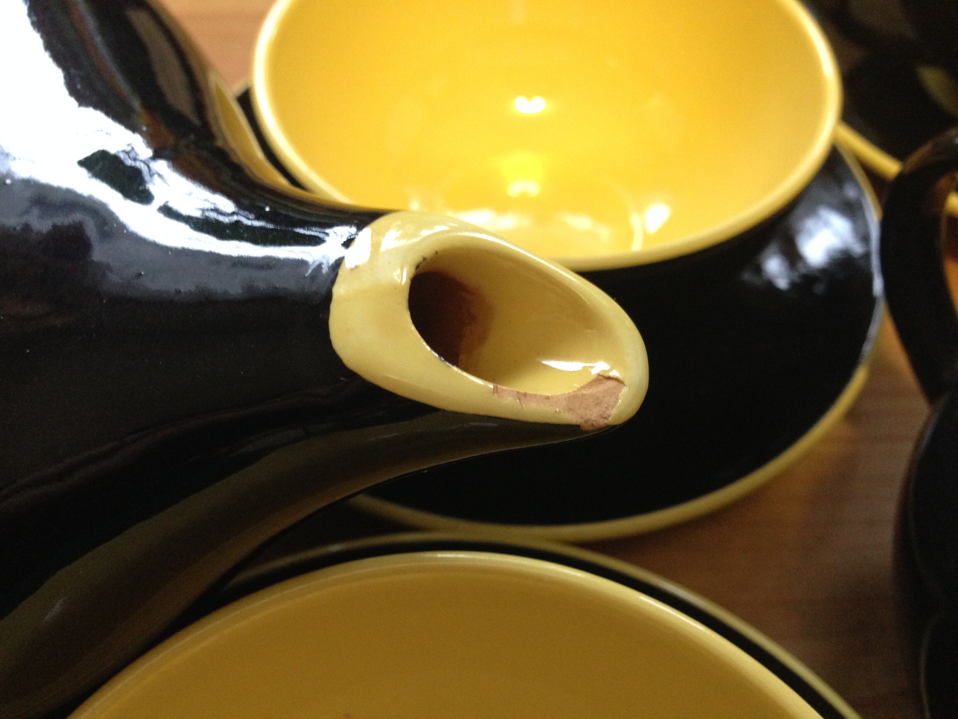 Villeroy tea or coffee service and yellow and black Orlean boch