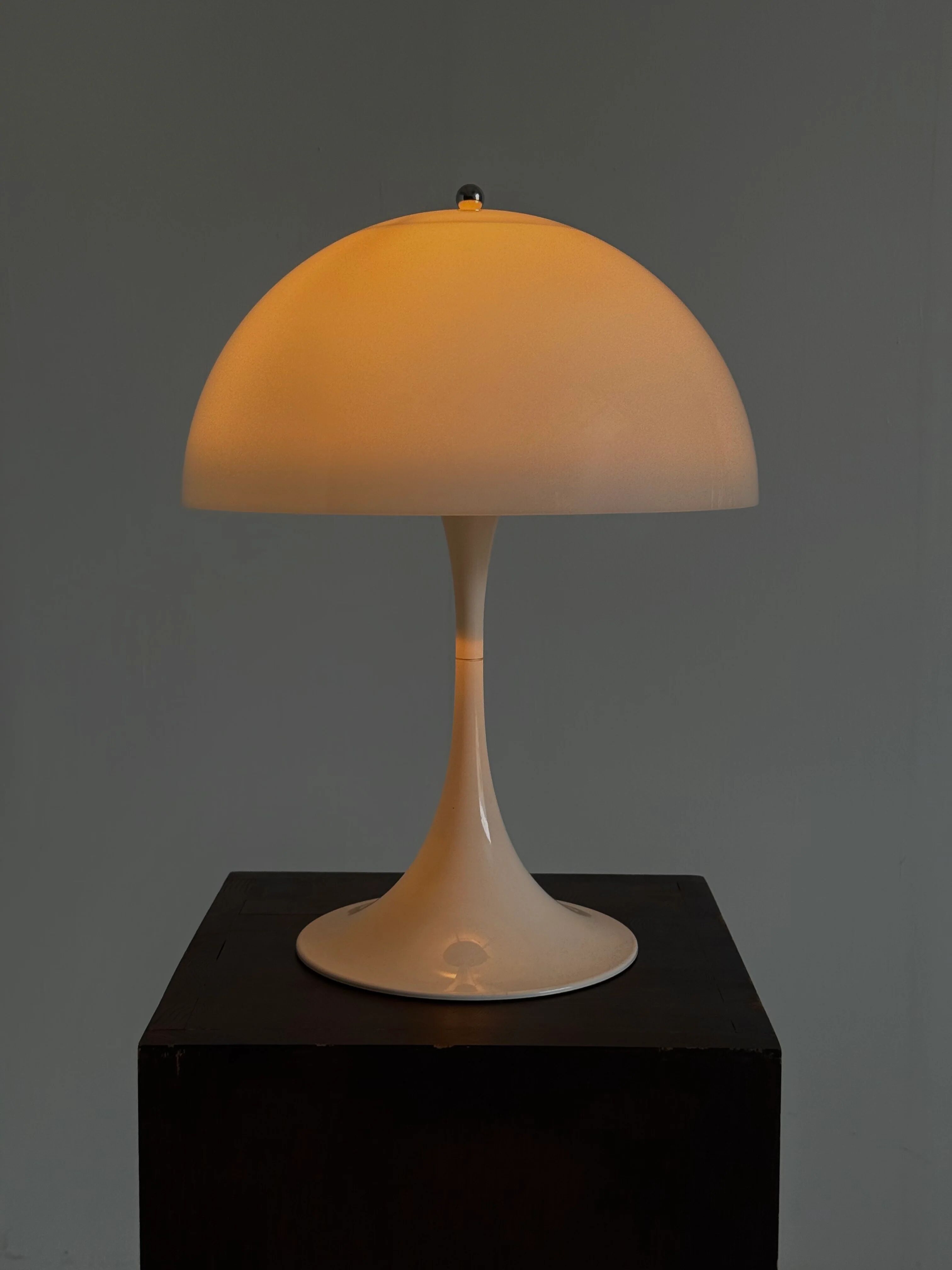 Lampe de table Panthella Louis Poulsen Verner Panton Blanche