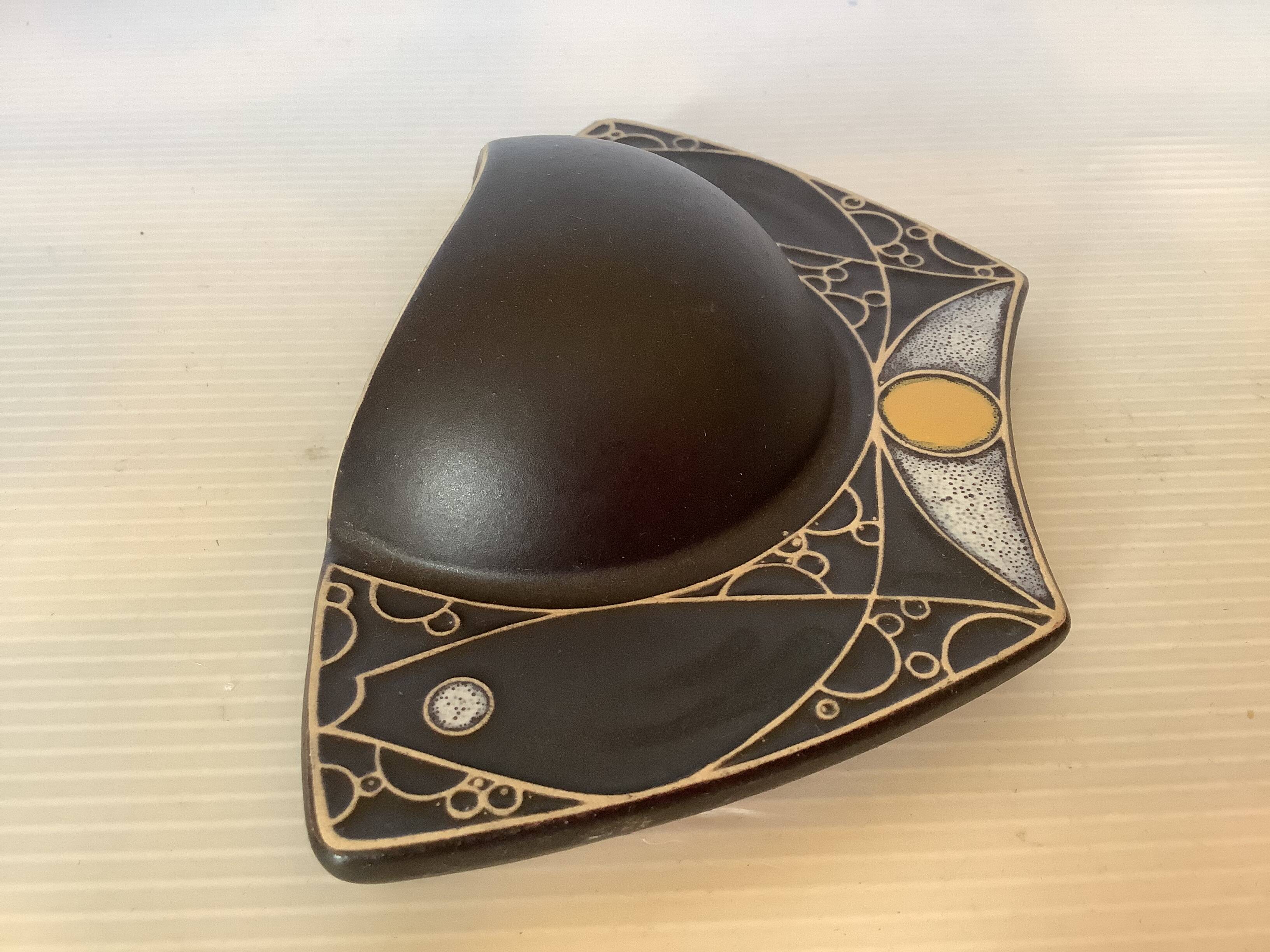 Asymmetrical black flower vase