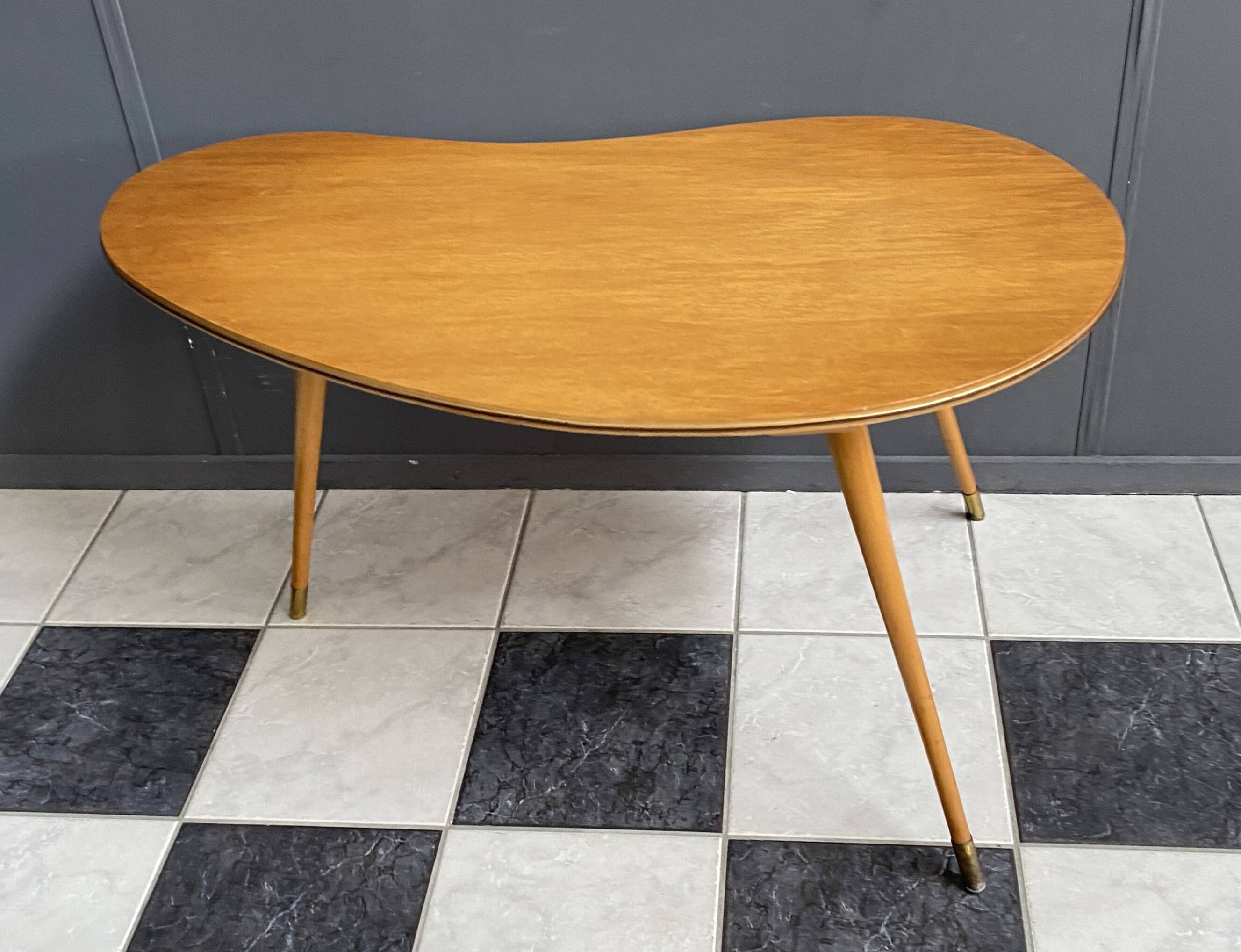 Table en bois en forme de rein des années 1960
