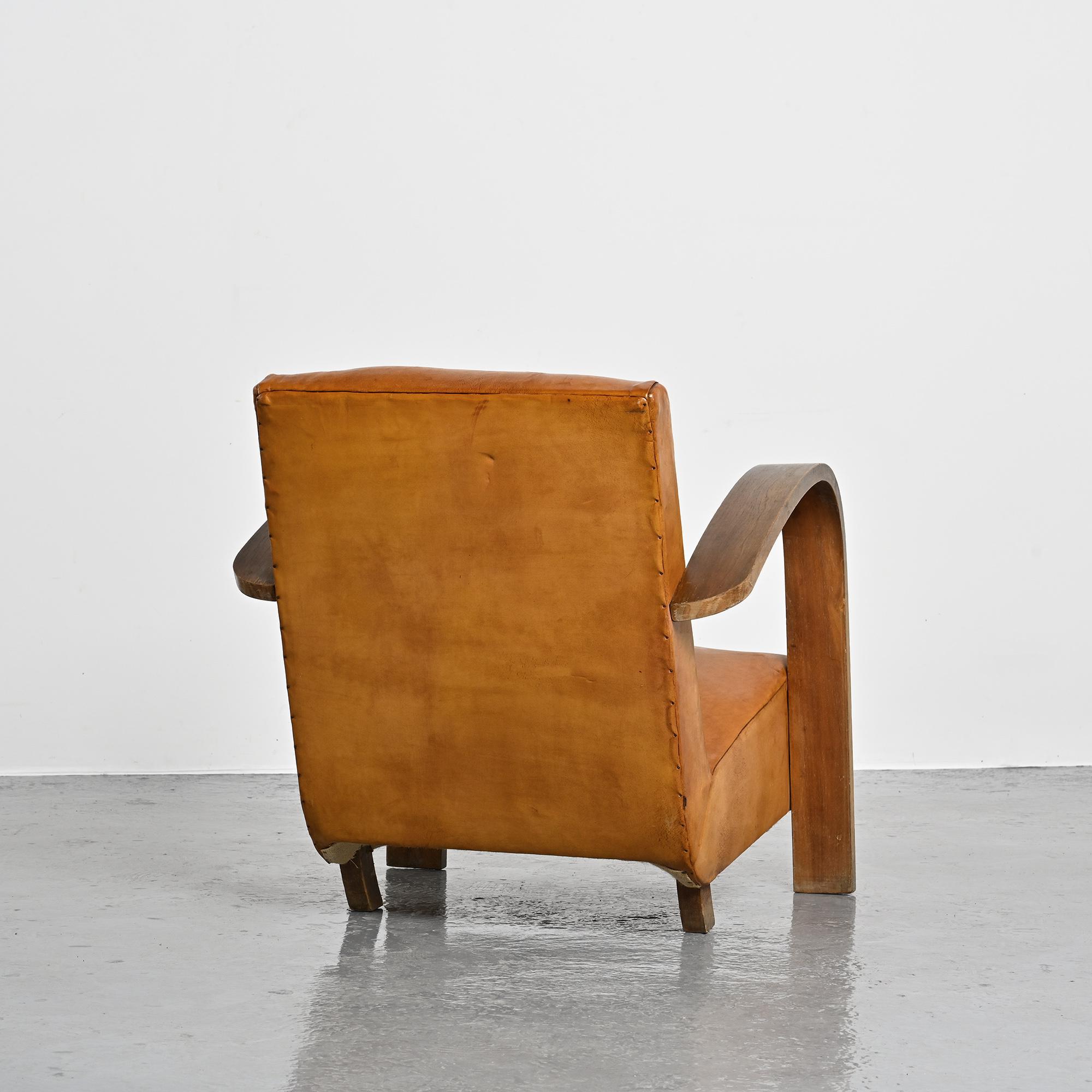 Art Deco club armchair in Havana leather, around 1940.