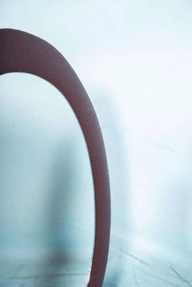 Oval retro vintage wall mirror from the 60s/70s, round mirror.