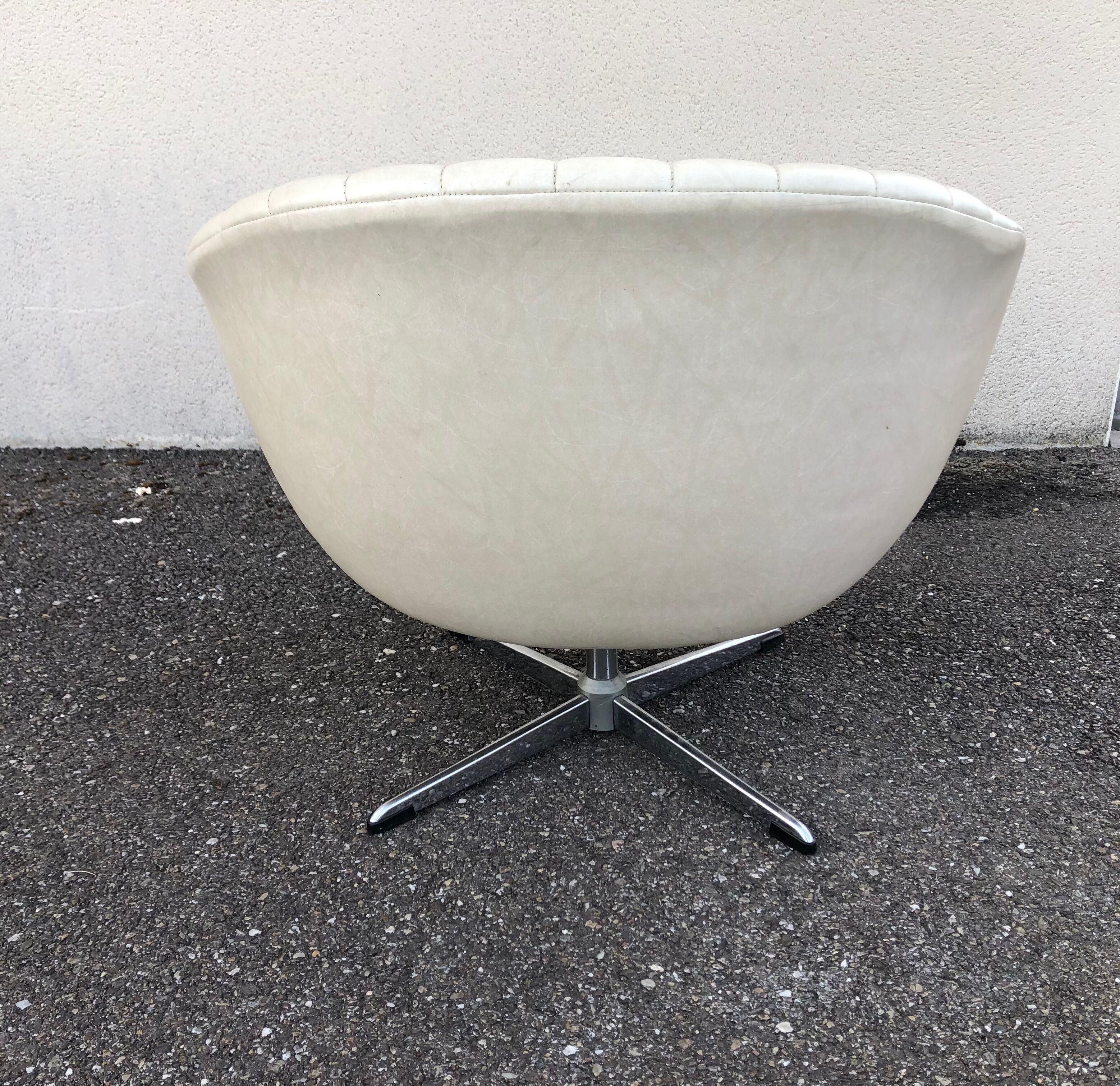 Vintage 70s white leatherette shell armchair