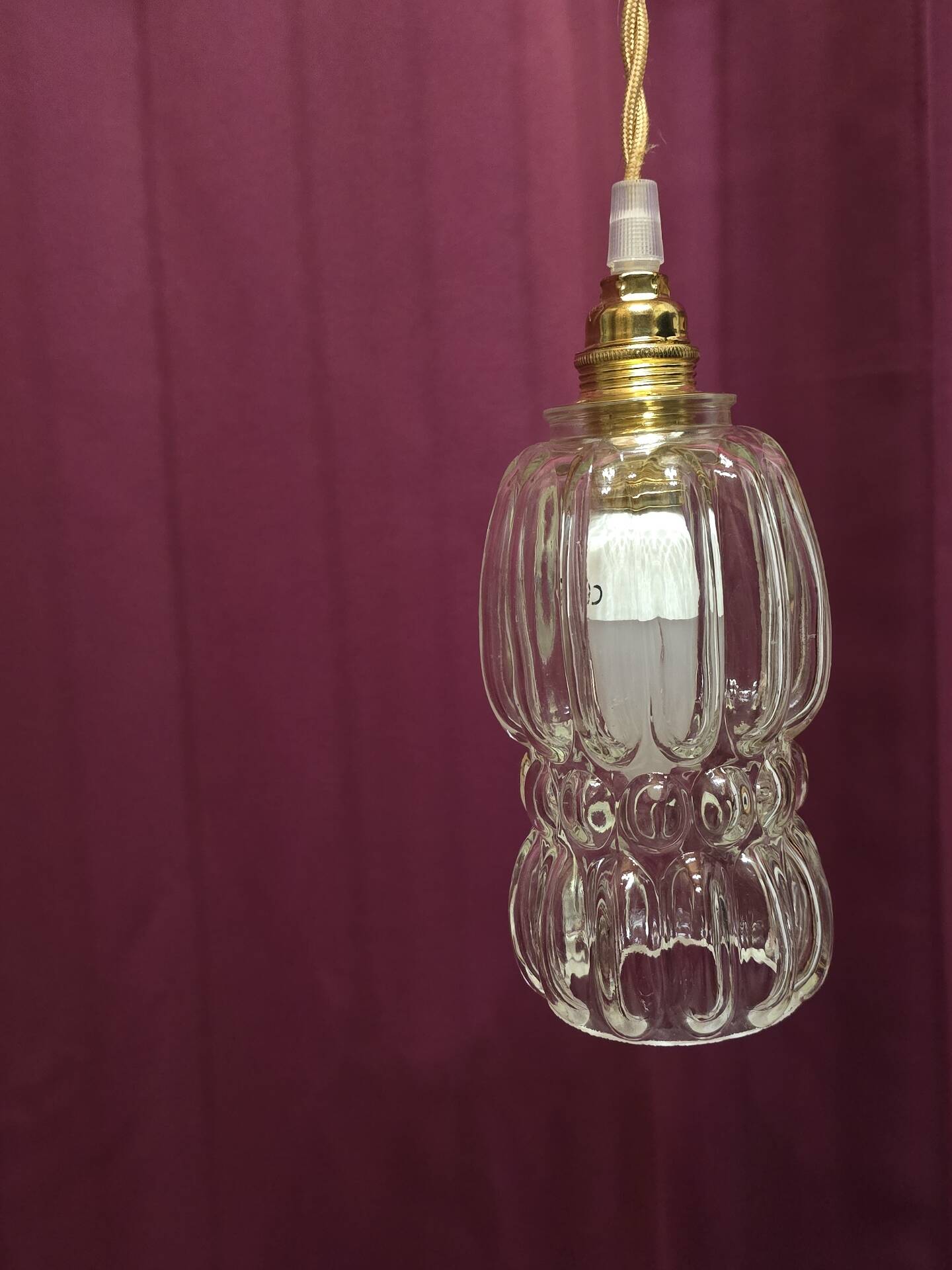 Suspension with 3 transparent bubble glass globes.