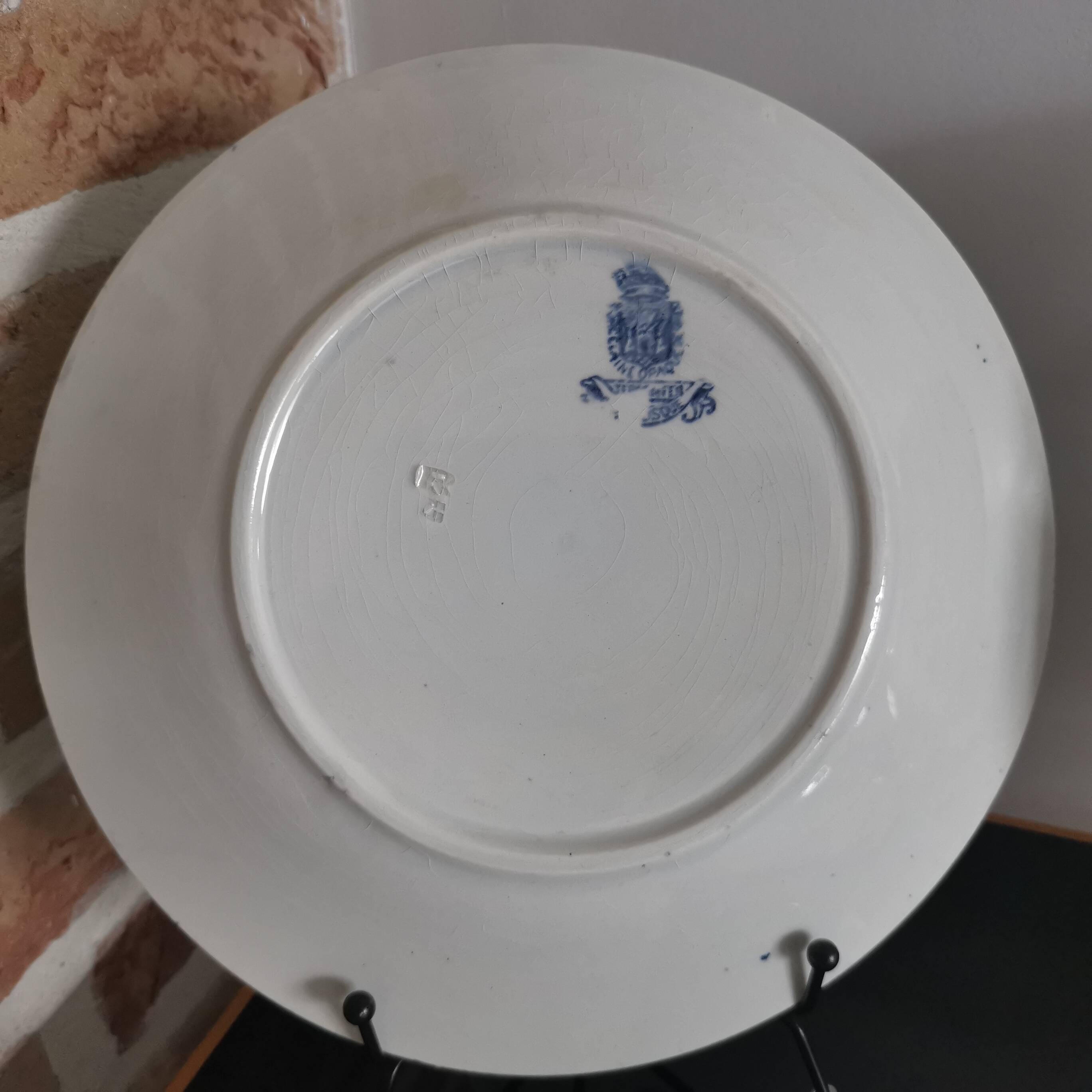 Old "Etruscan" flat plates in opaque porcelain from Gien Terre de Fer