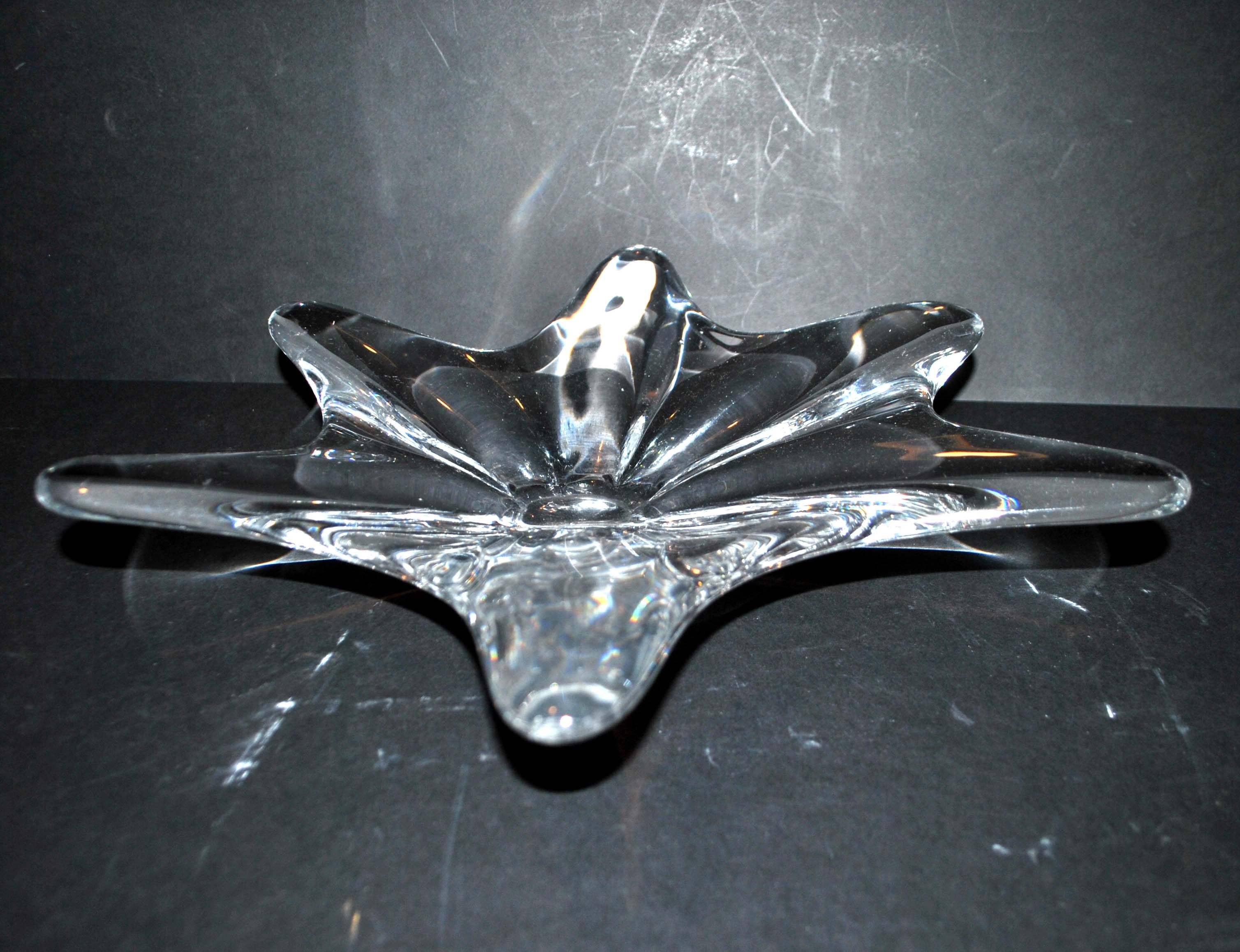 Baccarat splash star pocket bowl in molded crystal design 1950-1960
