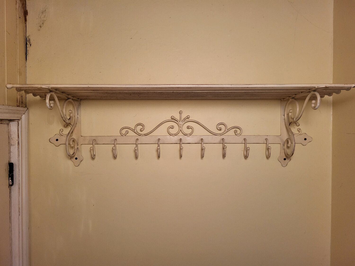 Coat and hat rack in iron
