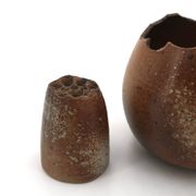 Vase pique fleurs signé en céramique grès, années 60