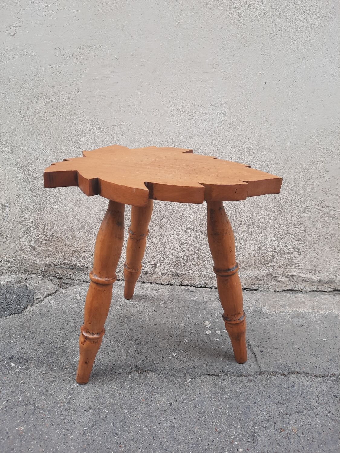 Tripod stool