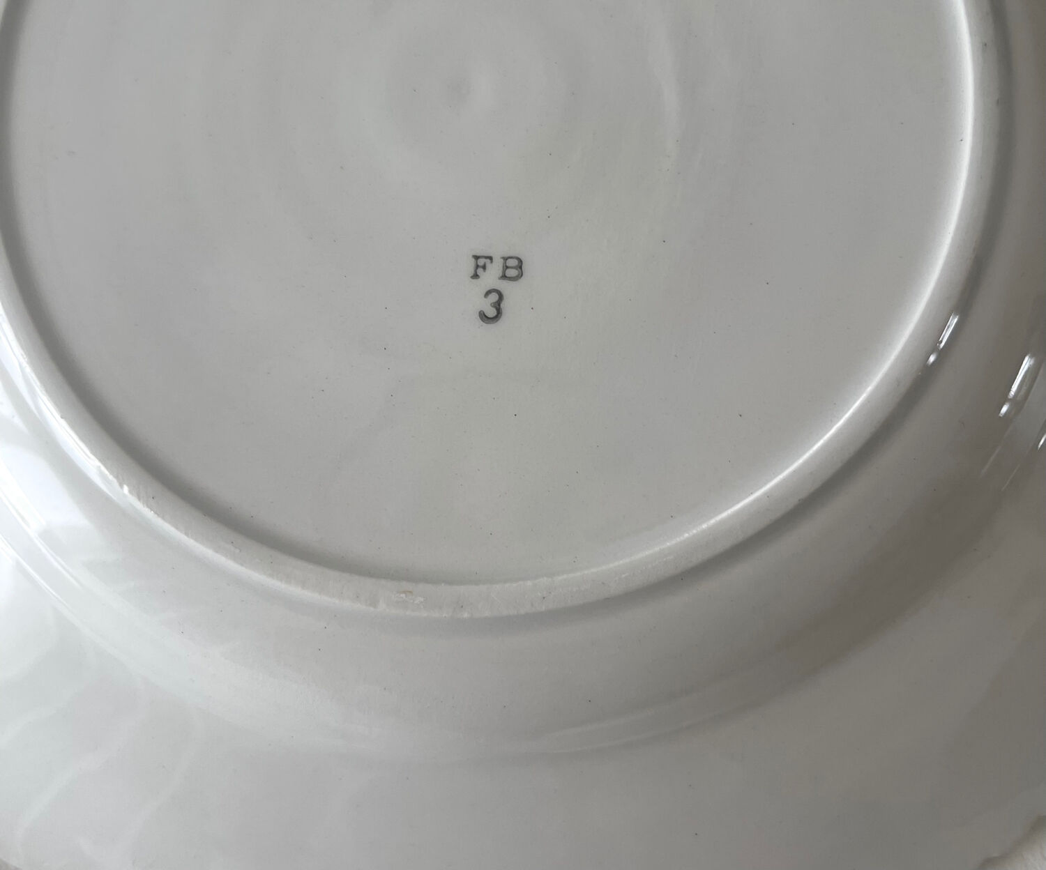 4 vintage flat plates