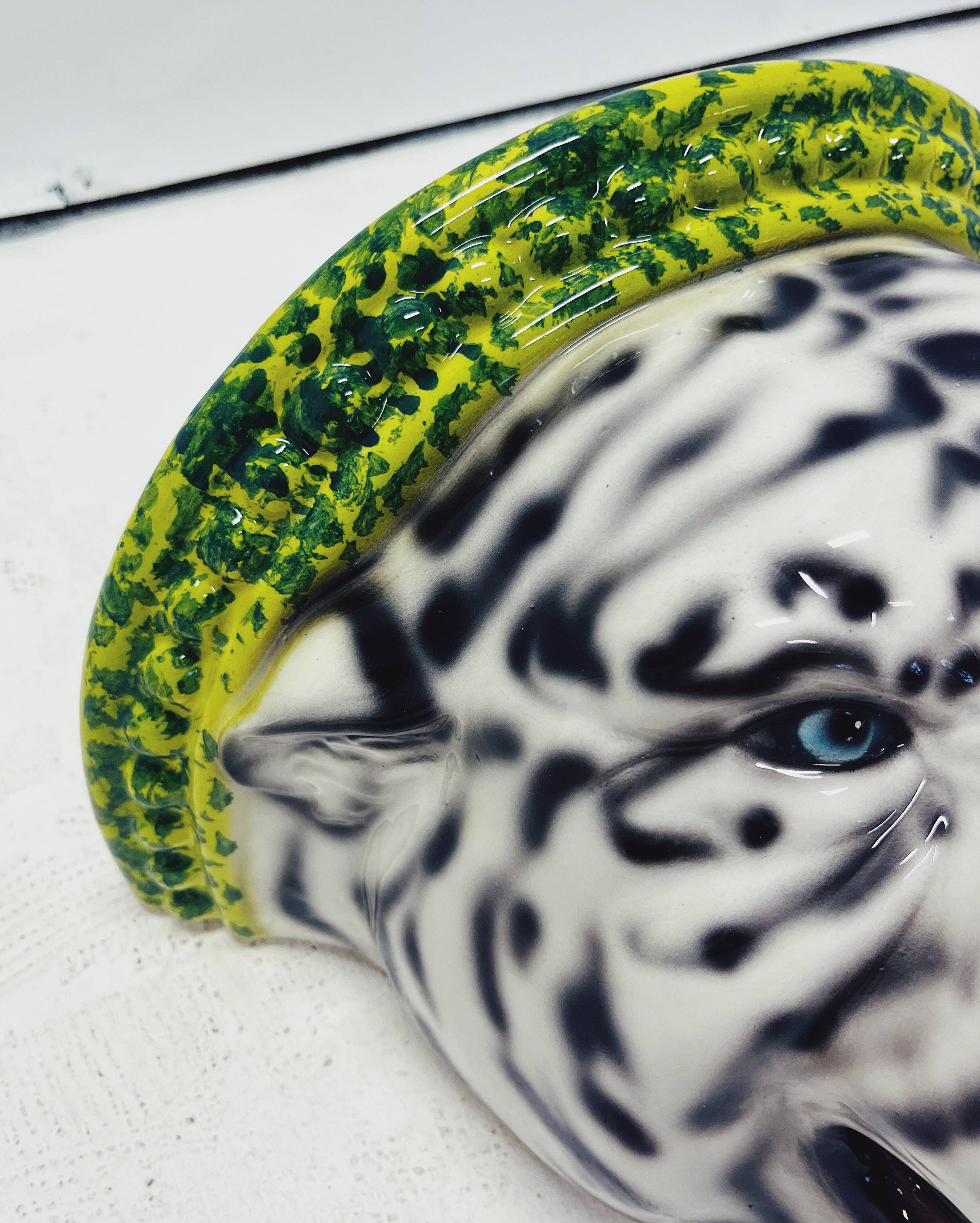 Wall Shelve Ceramic White Tiger