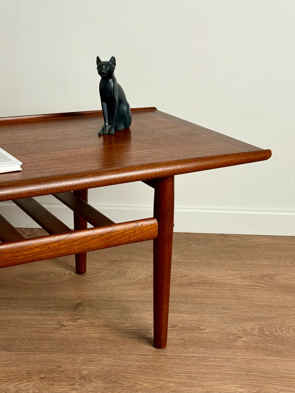 Table basse scandinave attribuée à Grete Jalk – Années 60