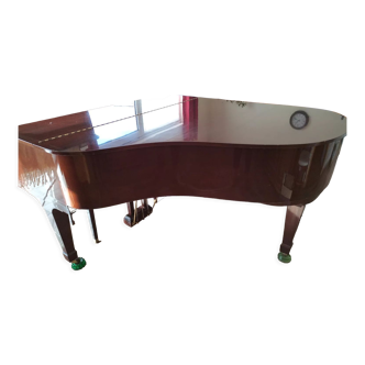 Kawai piano 1 / 4 tail, dark mahogany.