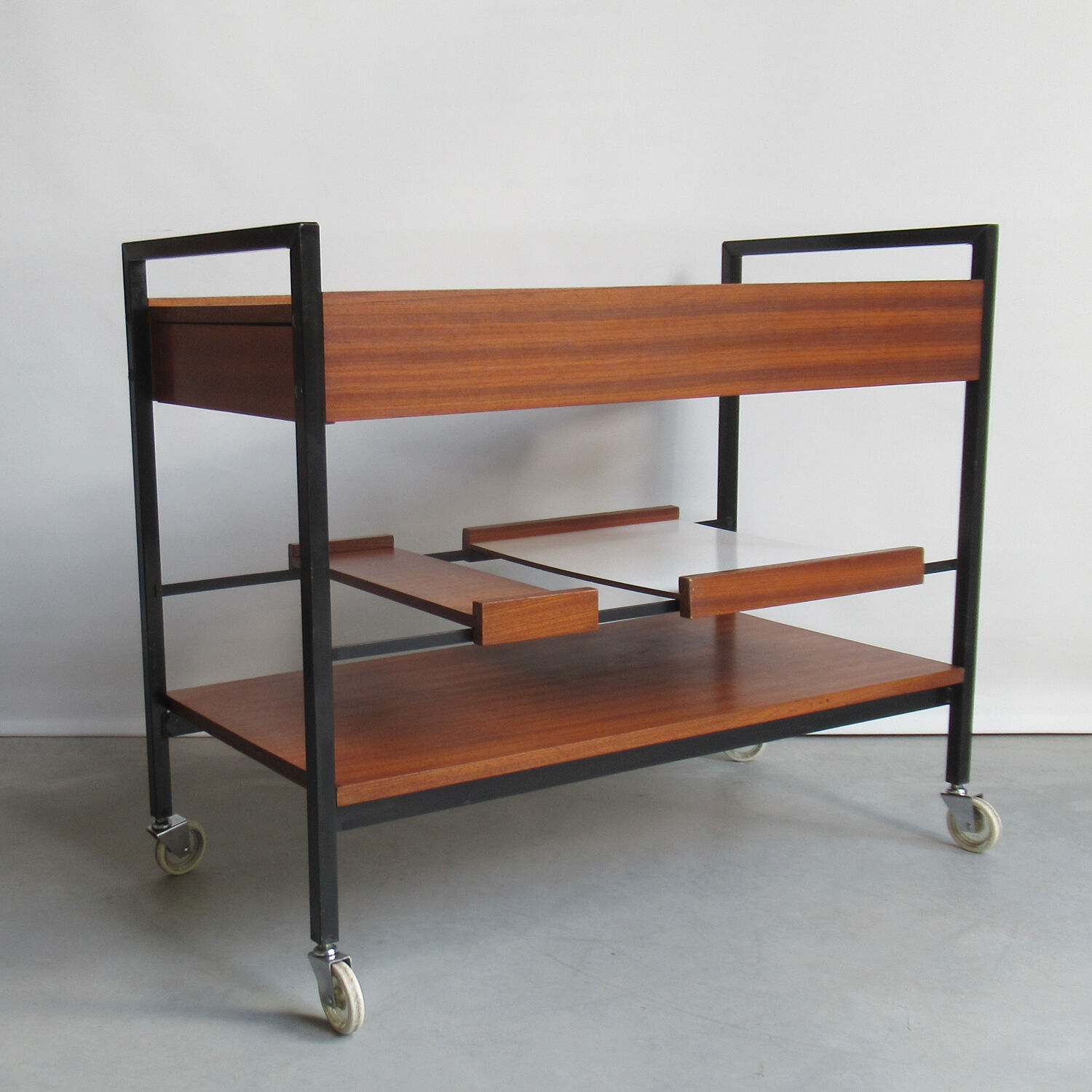 Service model 'paris' Pierre Guariche for Meurop