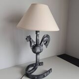Lampe coq en fer forgé par Jean Touret / les Ateliers de Marolles