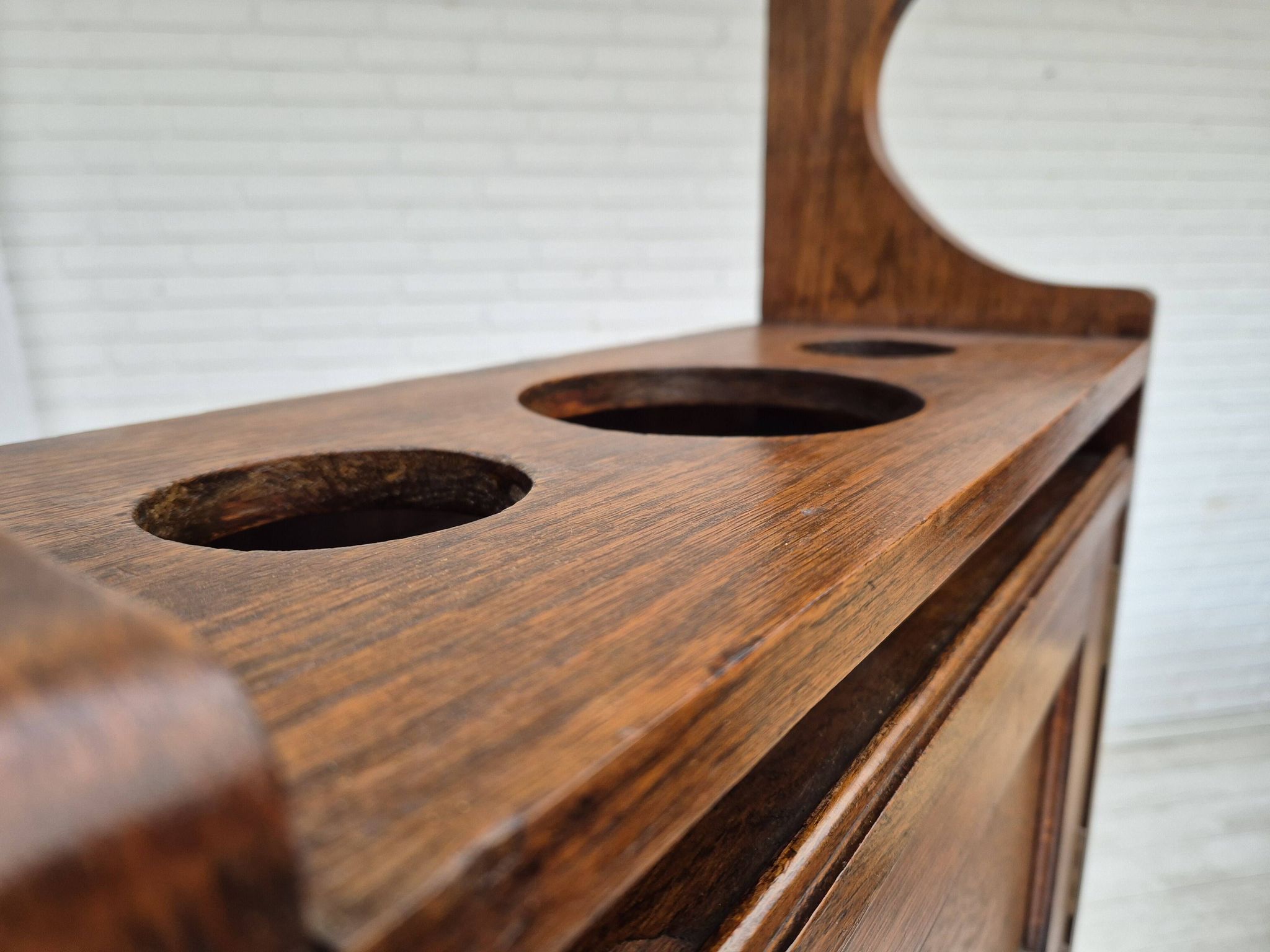 Armoire murale, bon état d'origine, bois de chêne, années 50, design scandinave