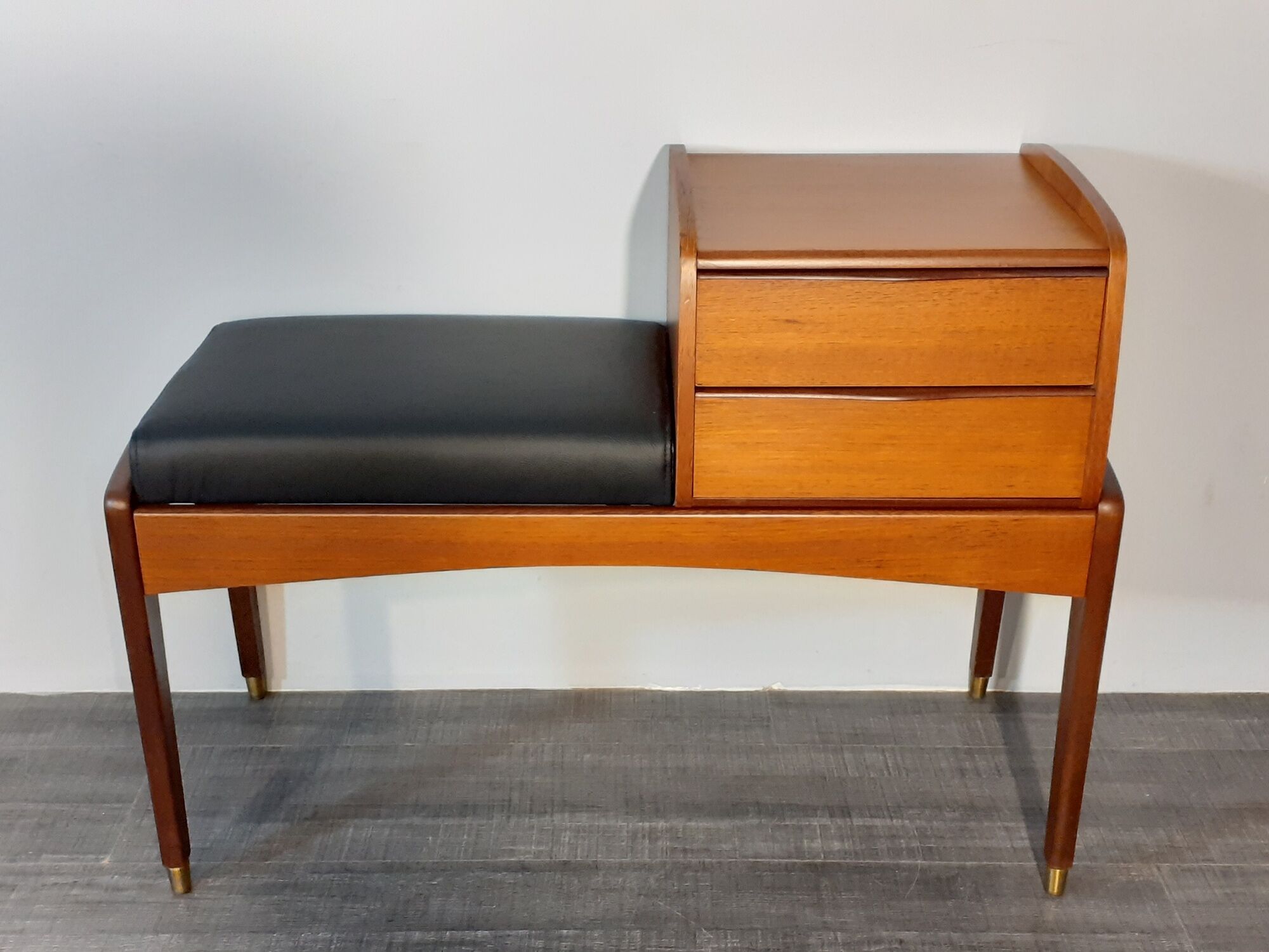 Bench phone 2 drawers in teck and black leather 1970