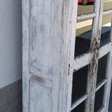 Armoire blanche en bois ancien vitrée