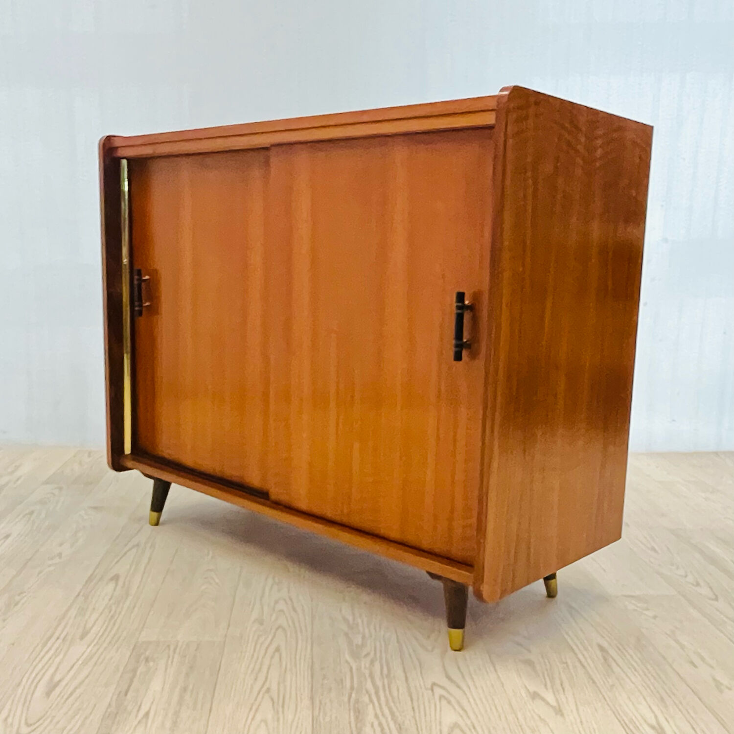 Cabinet with sliding doors