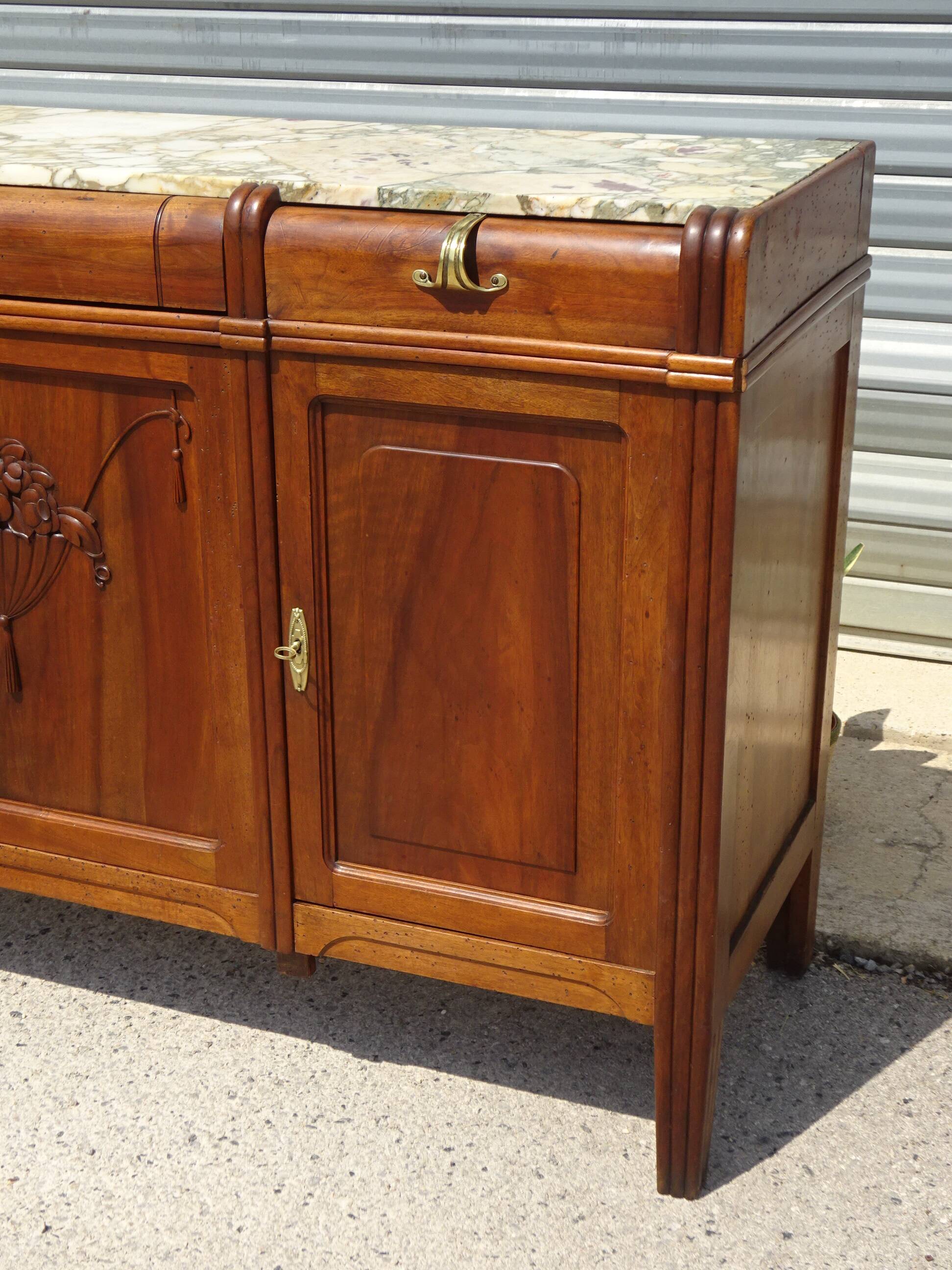 Art Deco sideboard in walnut with a marble top