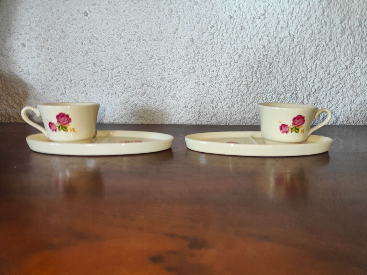 Head to head with retro flower decoration