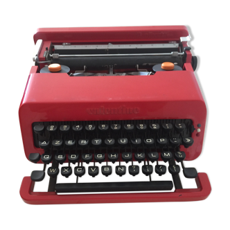 Machine à écrire "Valentine" Olivetti par Ettore Sottsass année 1969