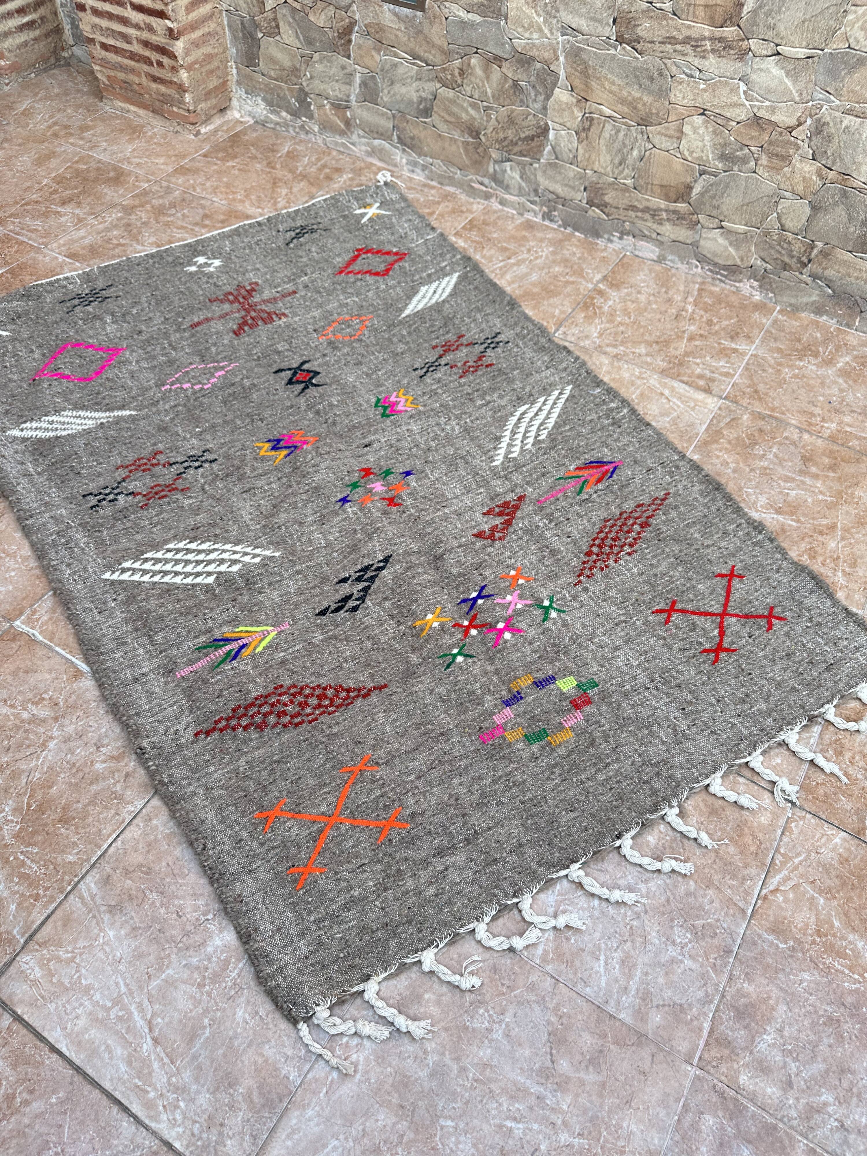 Moroccan Flat Woven Kilim Rug - Small Berber Kilim Rug - Woven Tribal Moroccan Patterns