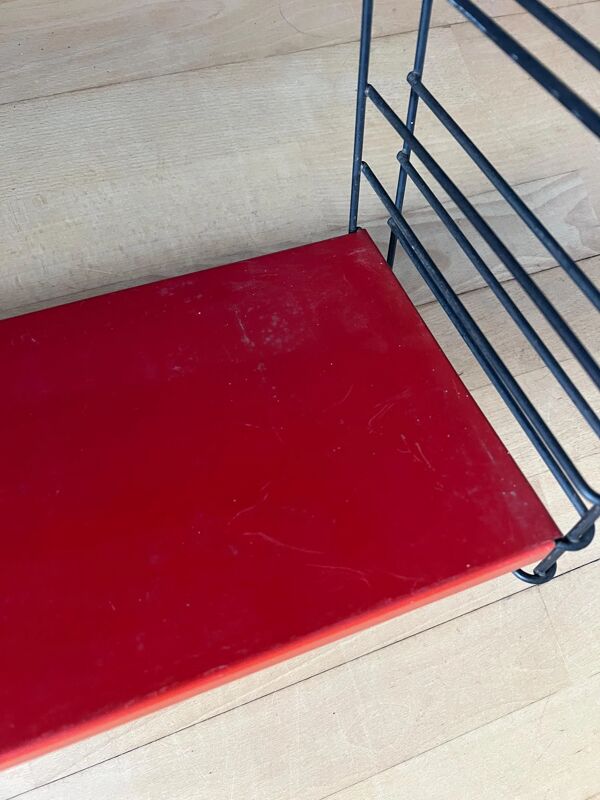 Étagère murale modulaire vintage Tomado en métal bleu, noir et rouge