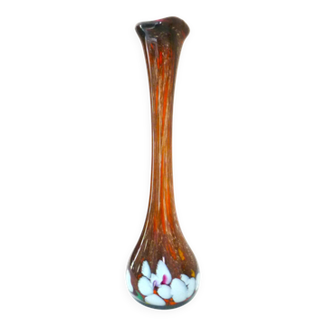 Vase en verre soufflé d'art avec inclusions de nombreuses couleurs