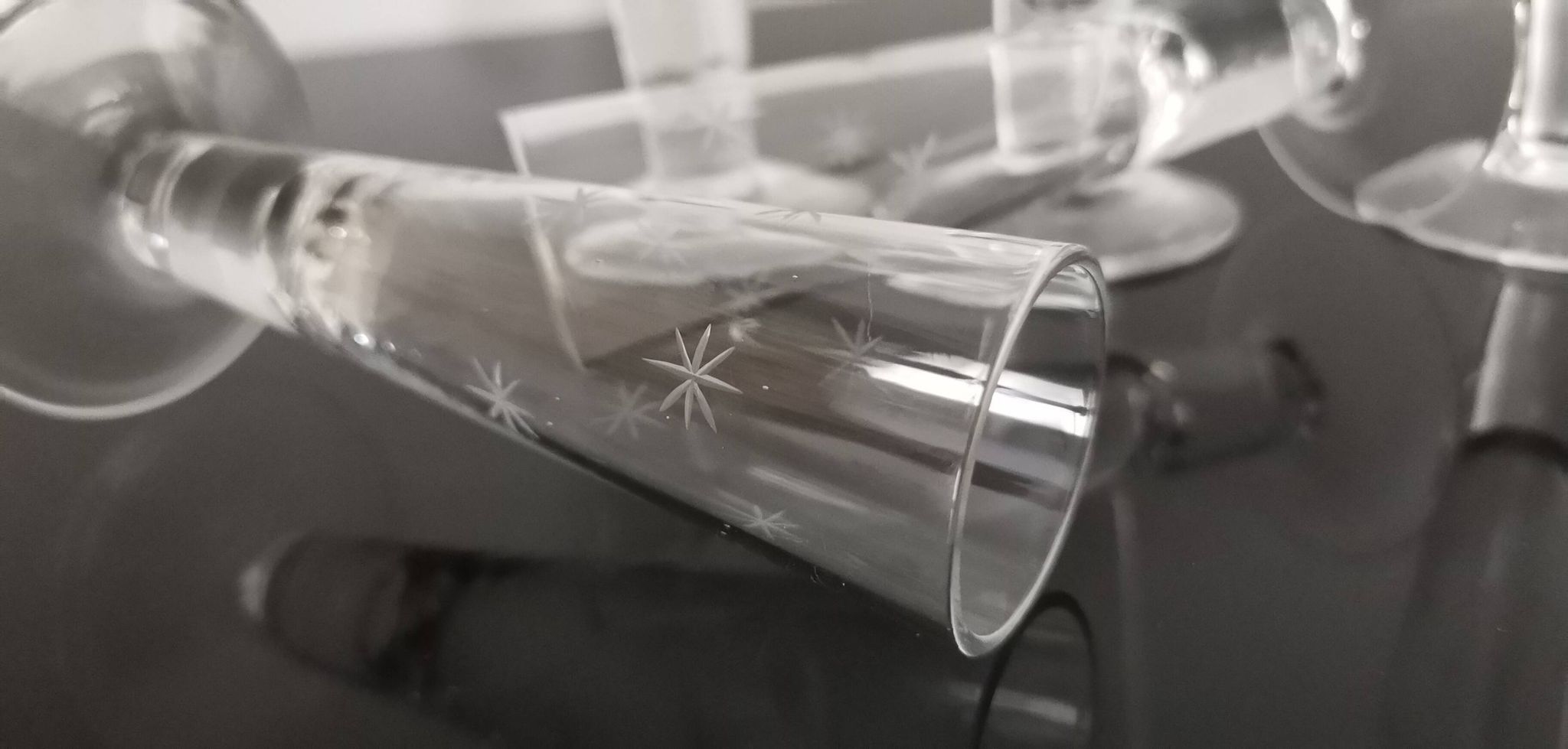 6 petites flutes anciennes en cristal soufflés à la main