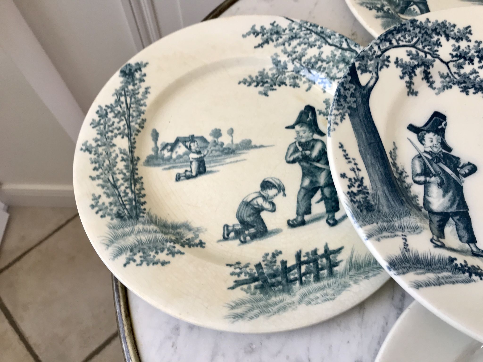 Lot de 5 assiettes plates Terre de Fer modèle "Garde-Champêtre" fin XIXème